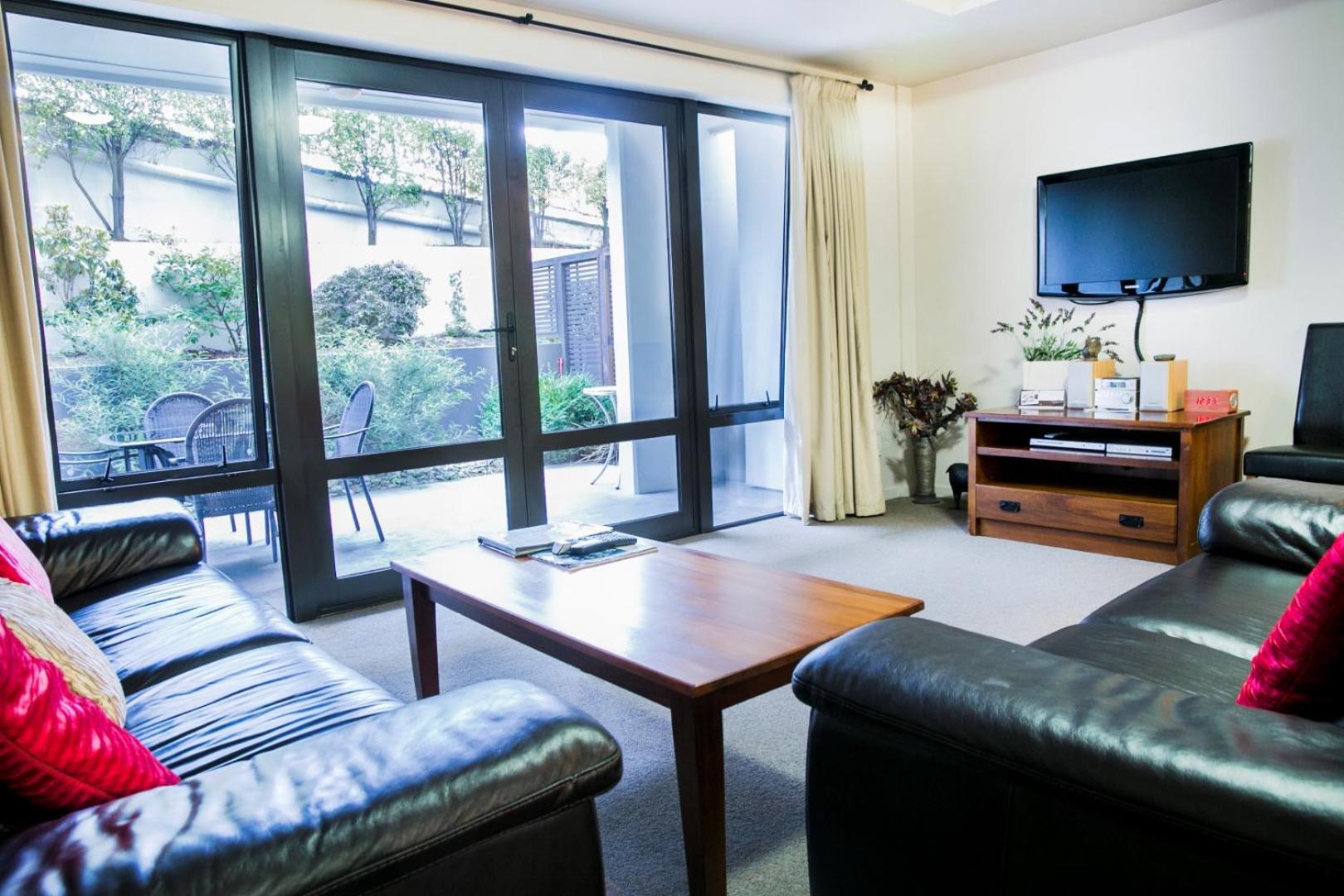 Two-Bedroom Apartment - Roadside photo 3