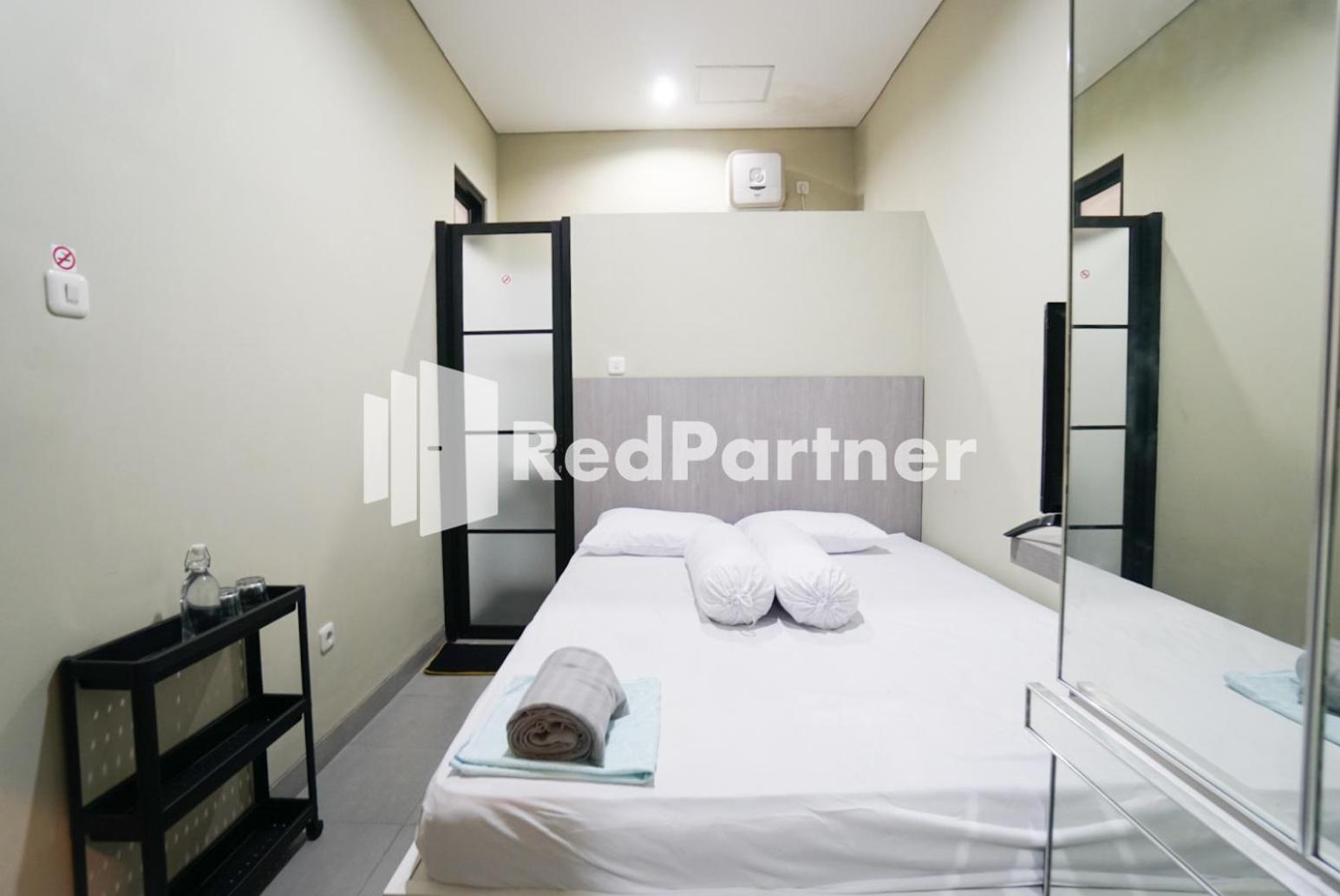 Standard Double Room - Photo 11