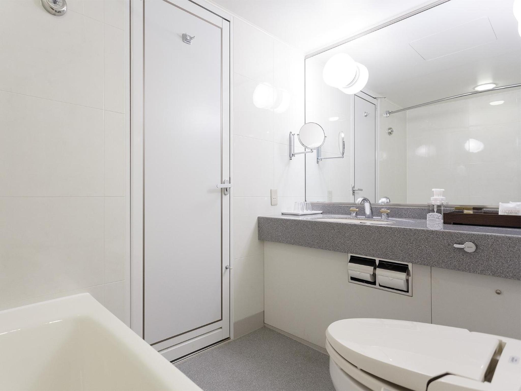 Plaza Superior in South Wing - Twin Room on High Floor - Non-Smoking photo 3
