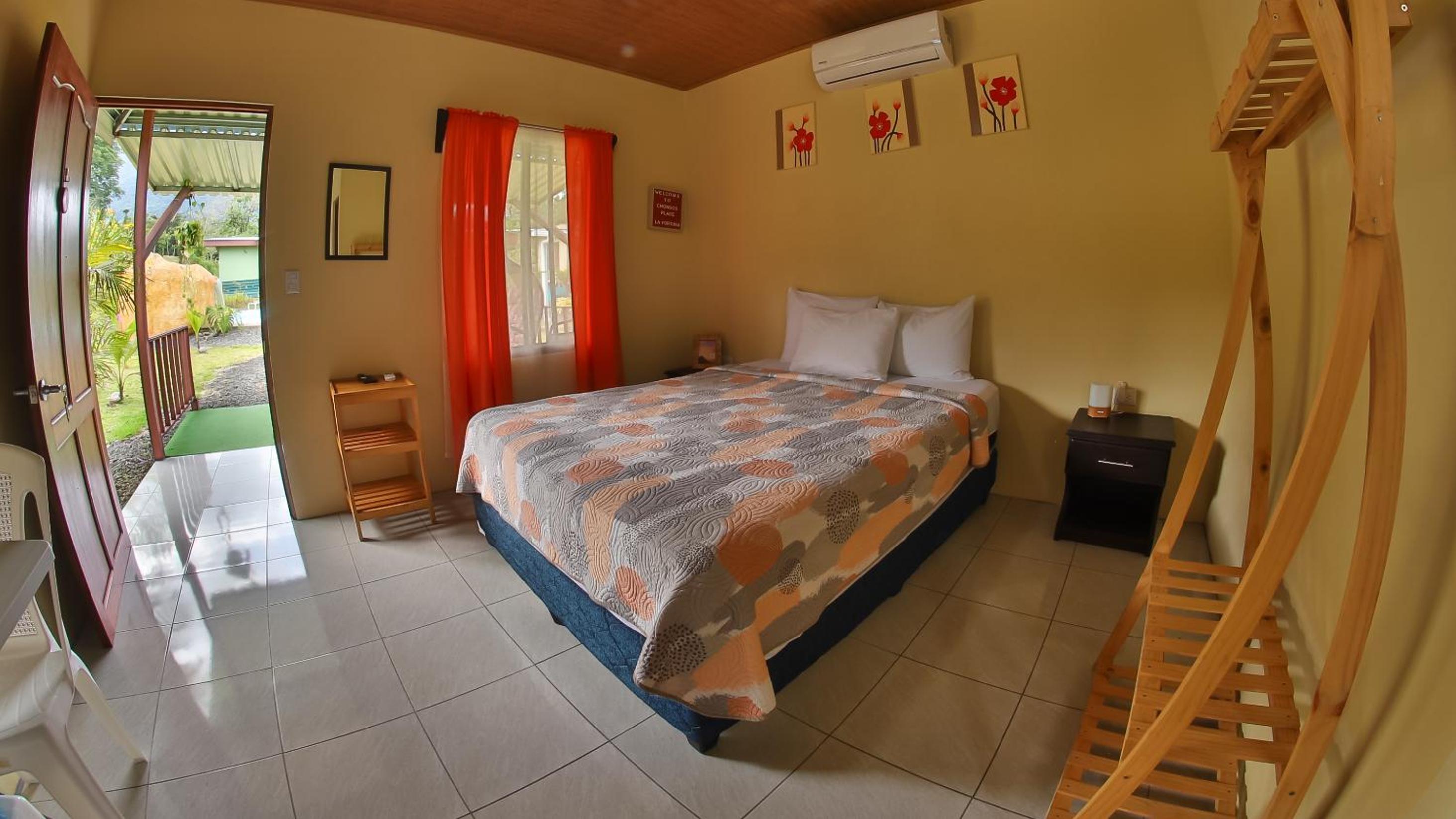 Double Room with Private Bathroom photo 1