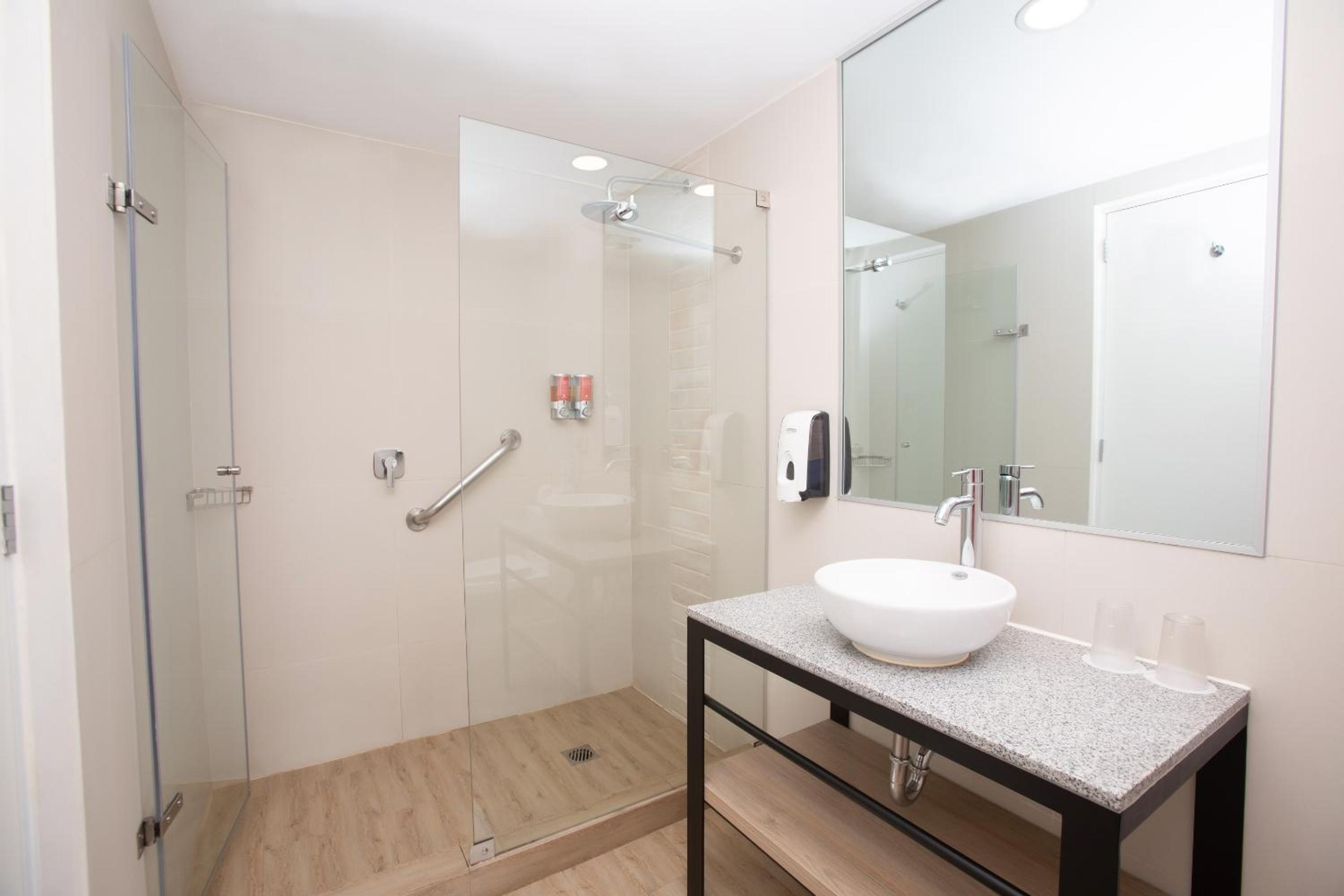Double Room with City View - Photo 3