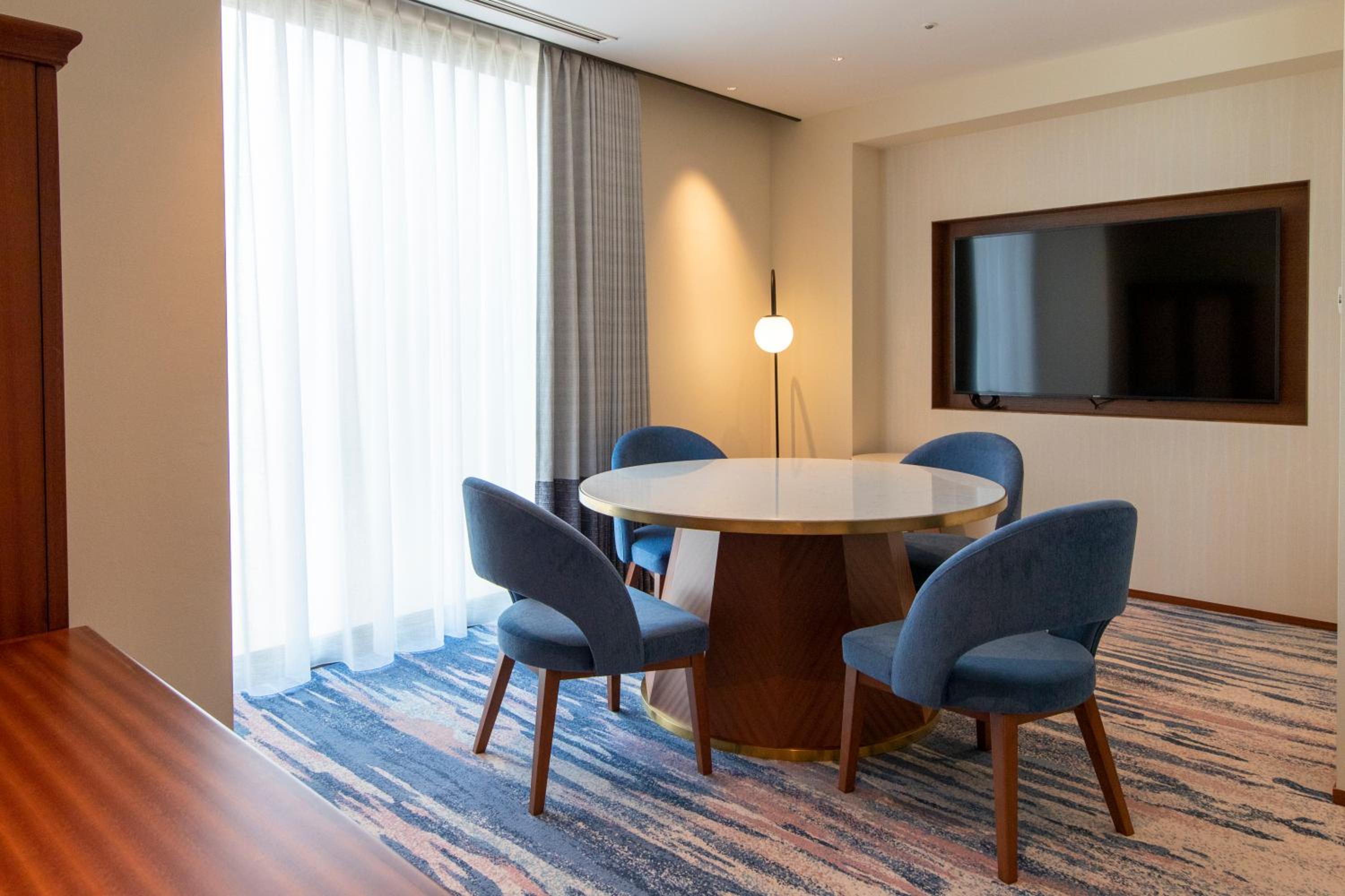 Premium Fourth Room with Lake View - Photo 7