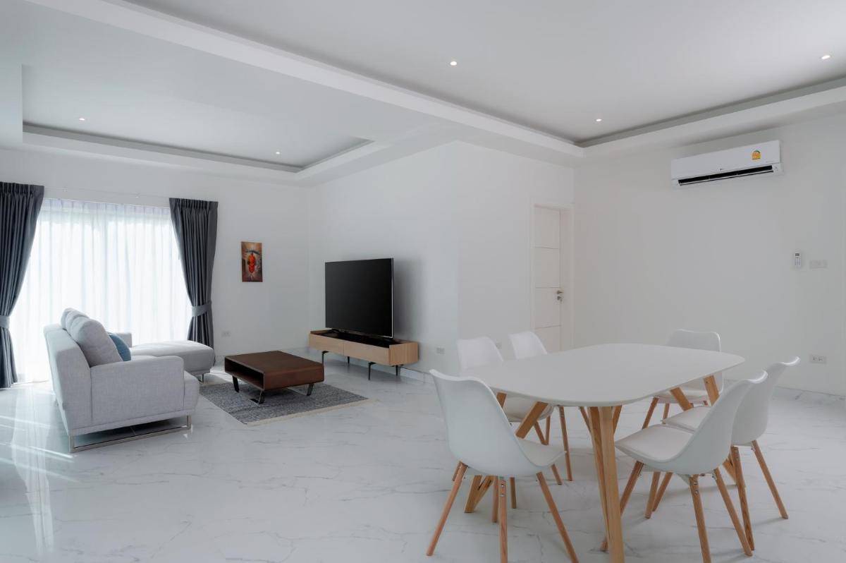Three-Bedroom Villa - Photo 1