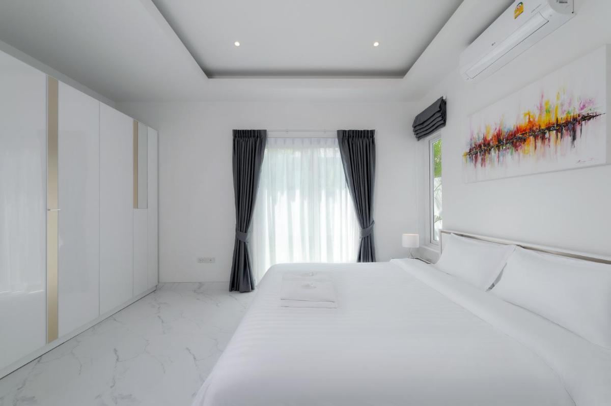 Three-Bedroom Villa - Photo 2