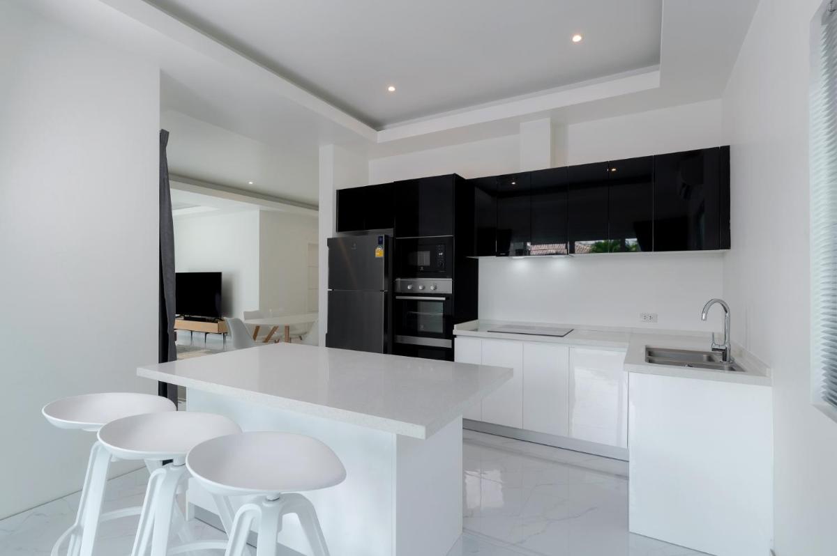 Three-Bedroom Villa - Photo 4