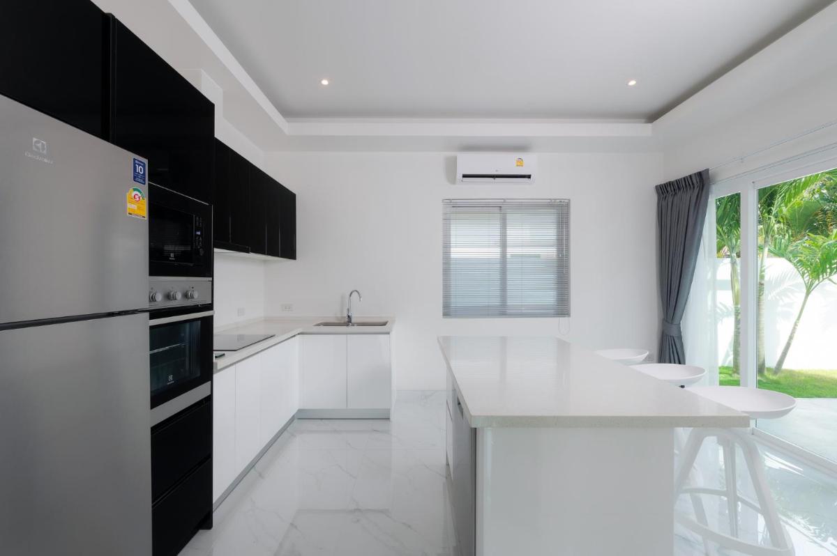 Three-Bedroom Villa - Photo 6