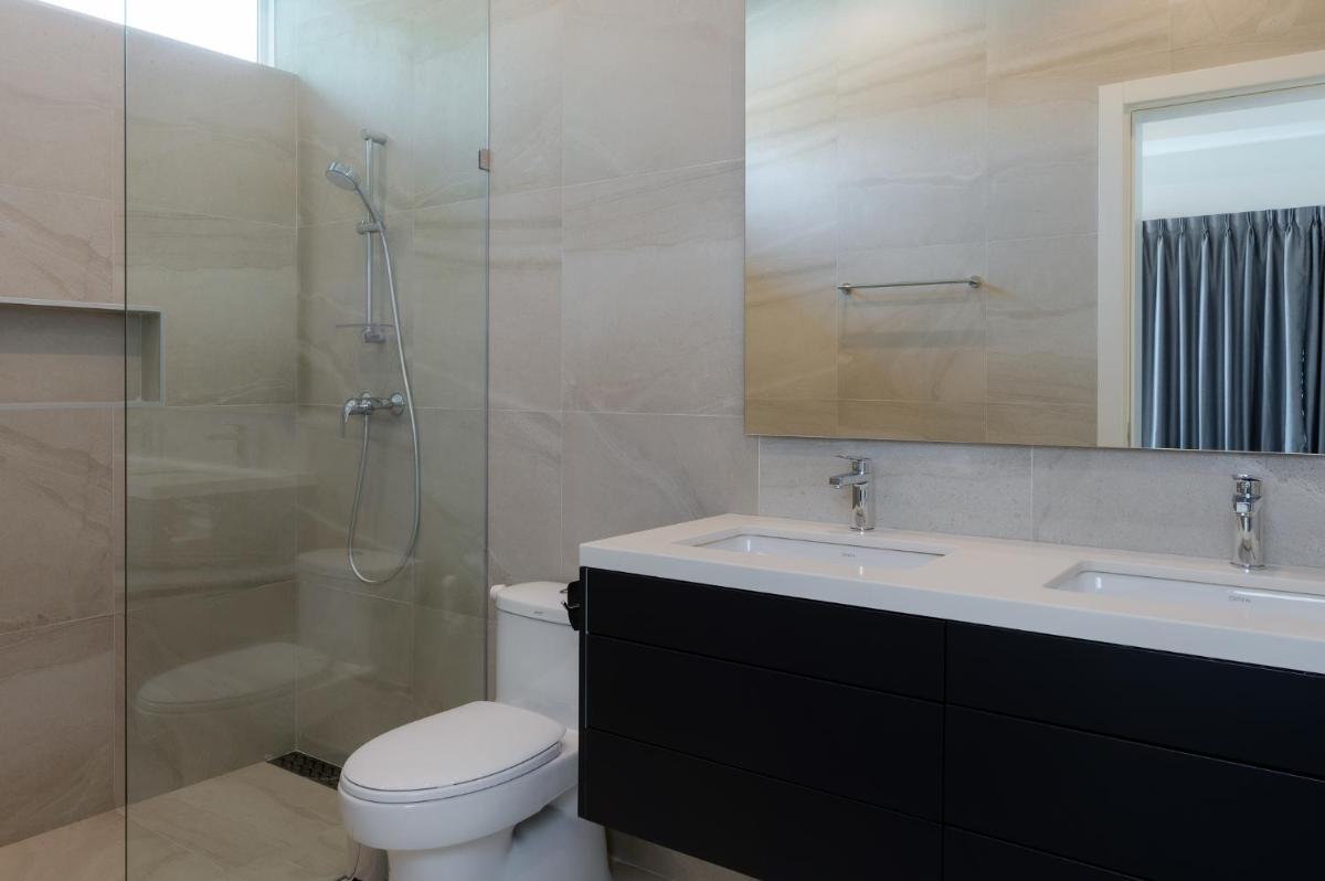 Three-Bedroom Villa - Photo 11