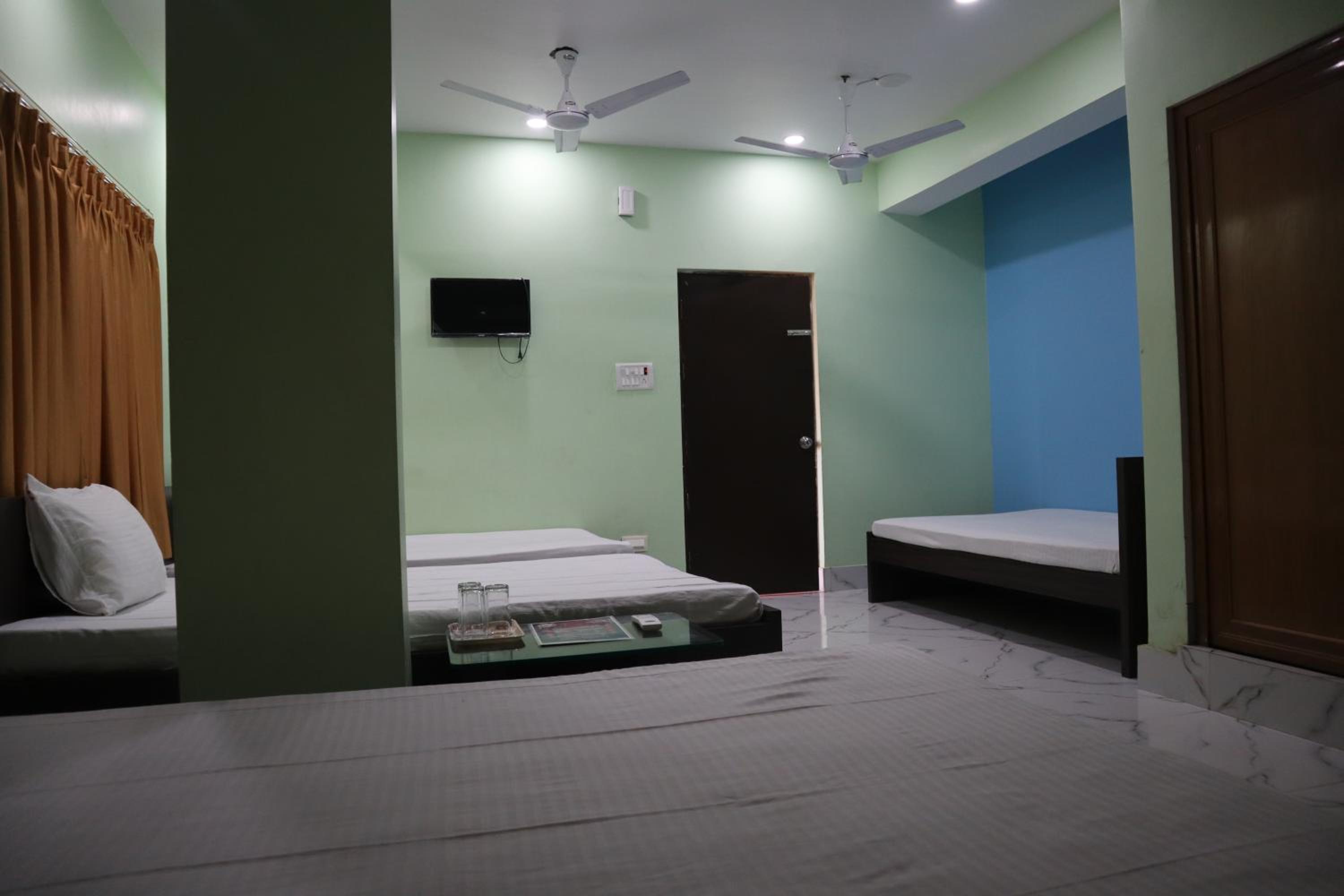 Mixed Dormitory Room photo 3