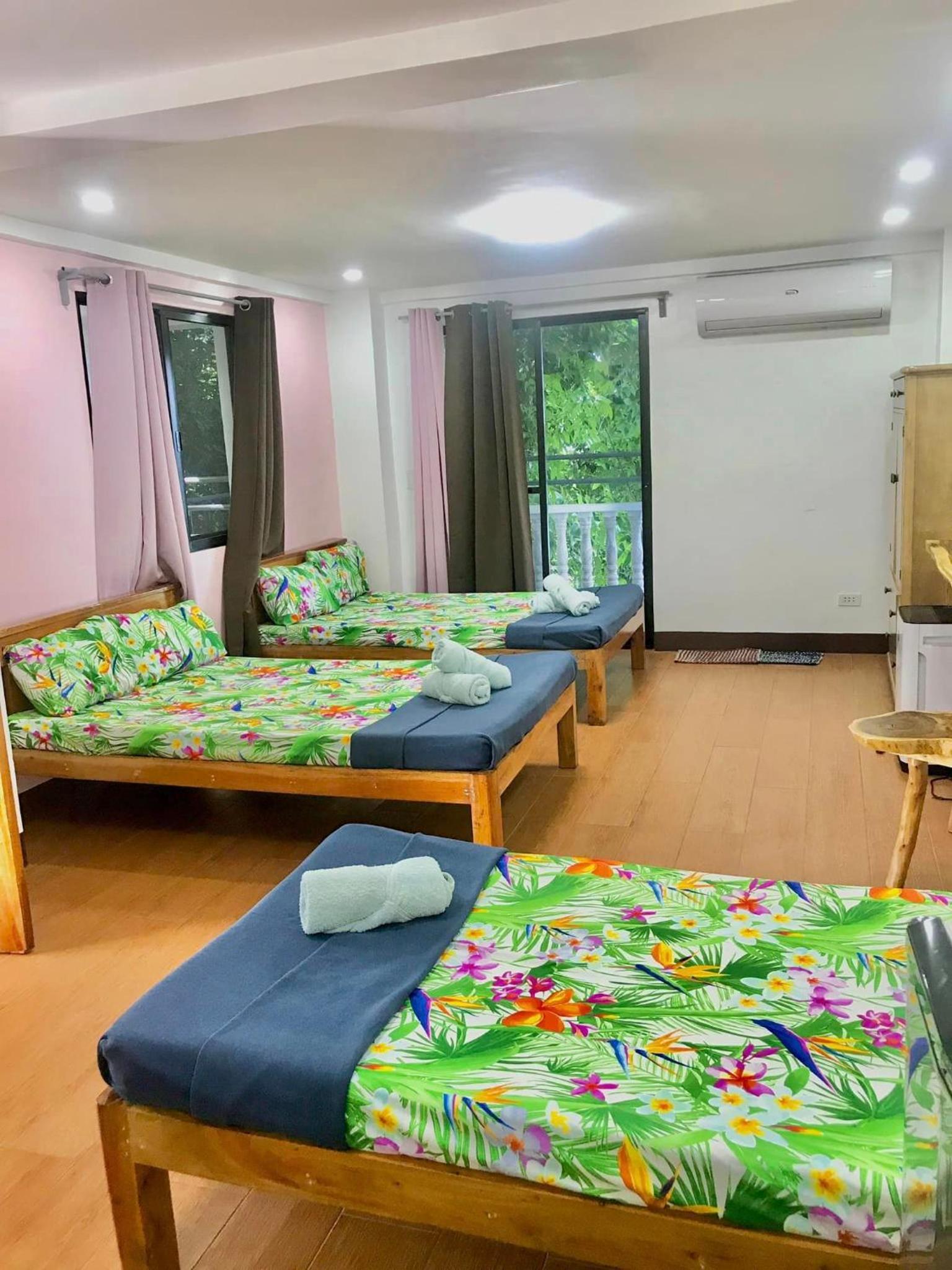 Family Room with Balcony photo 2