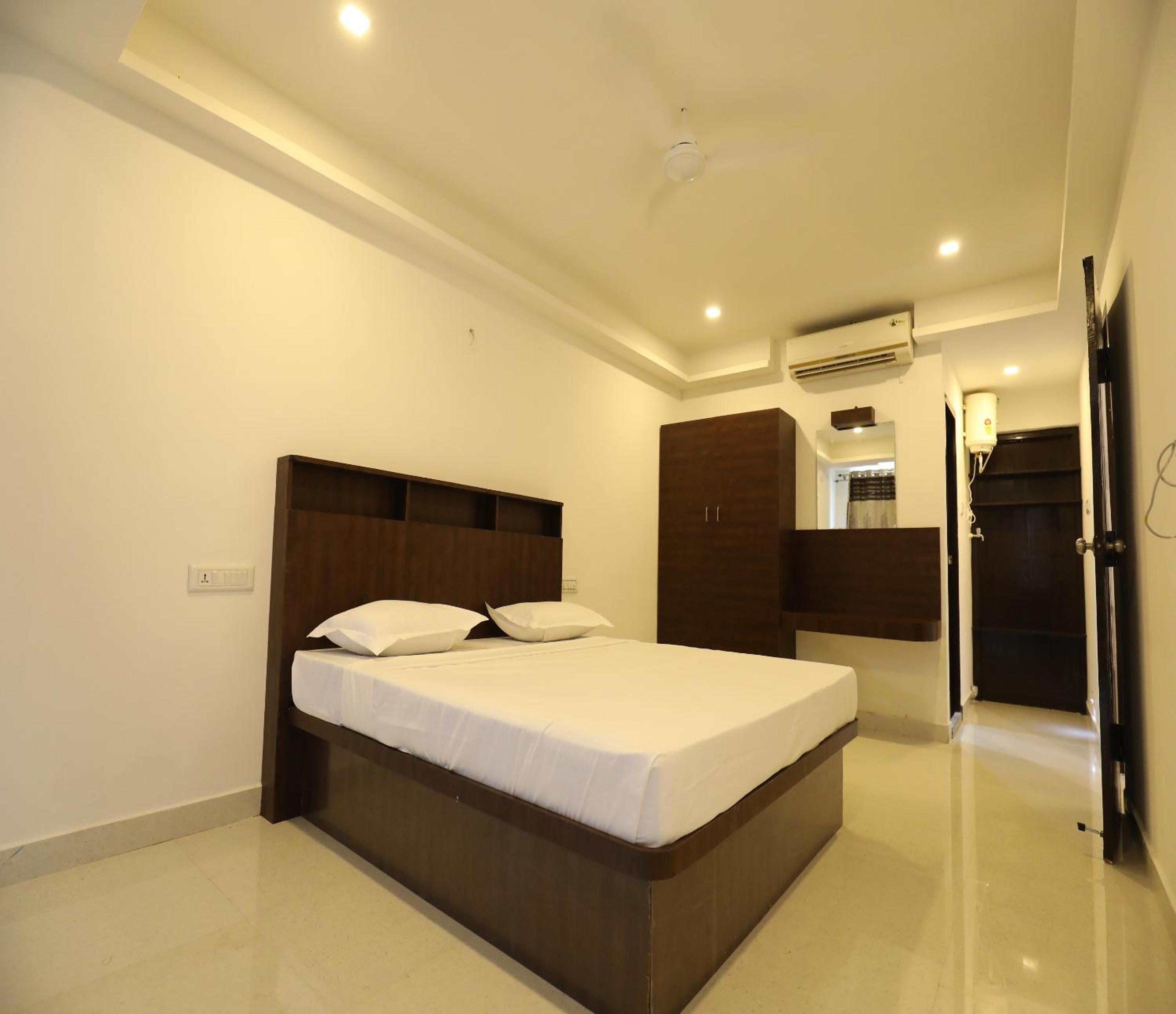 Suite - Photo 1