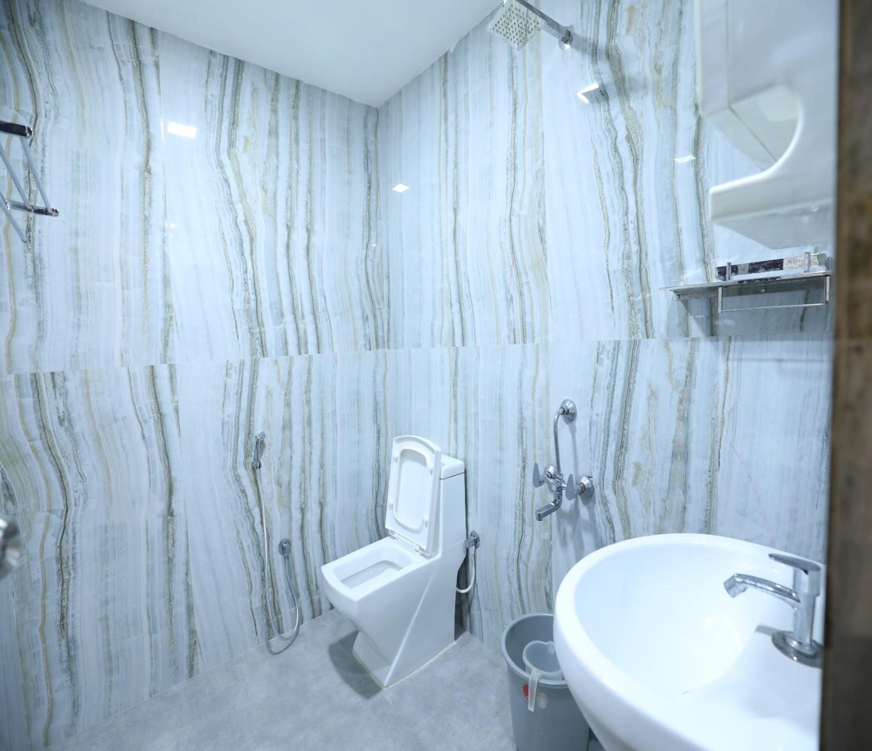 Suite - Photo 6