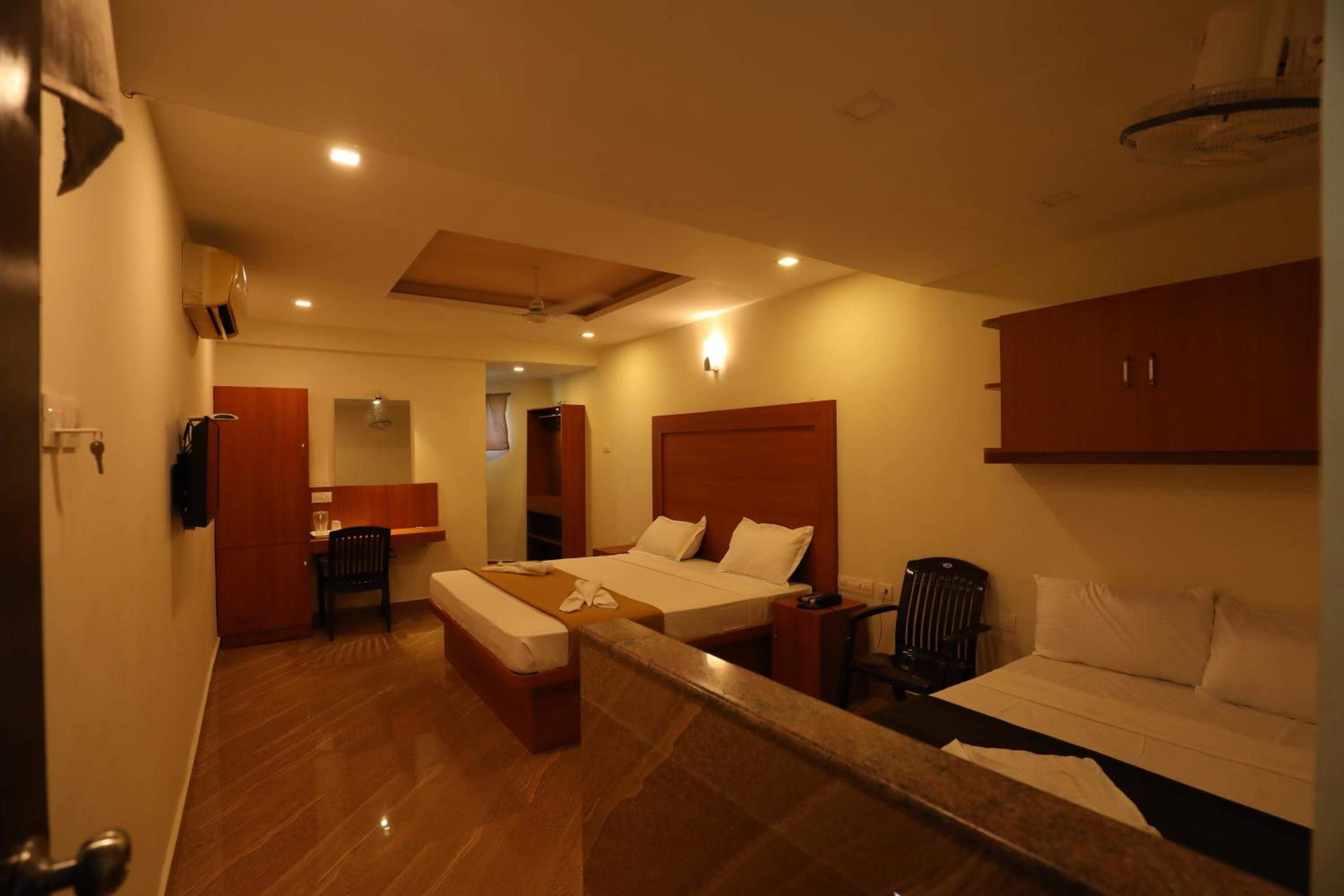 Suite - Photo 7