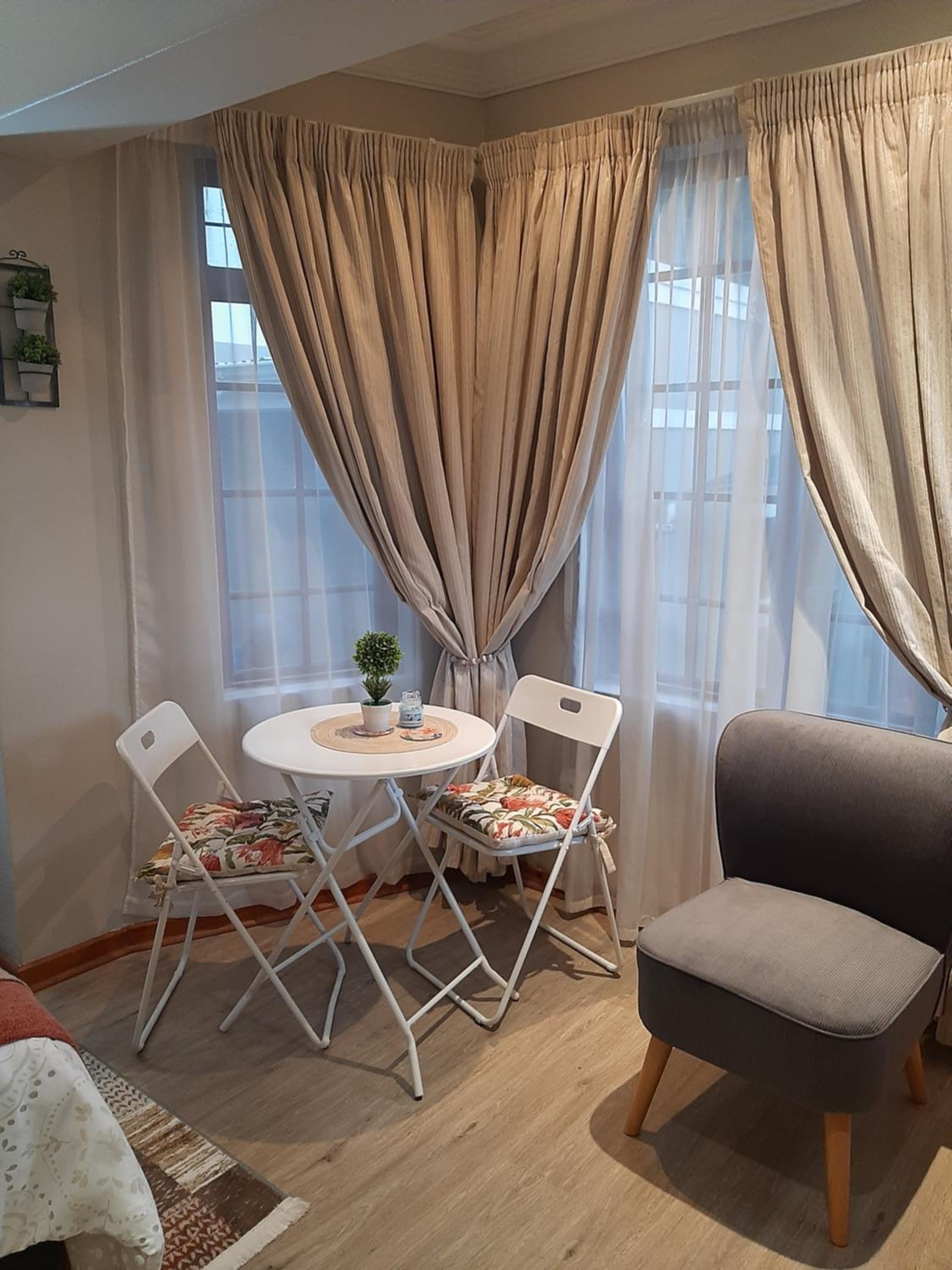 Queen Suite - Photo 2
