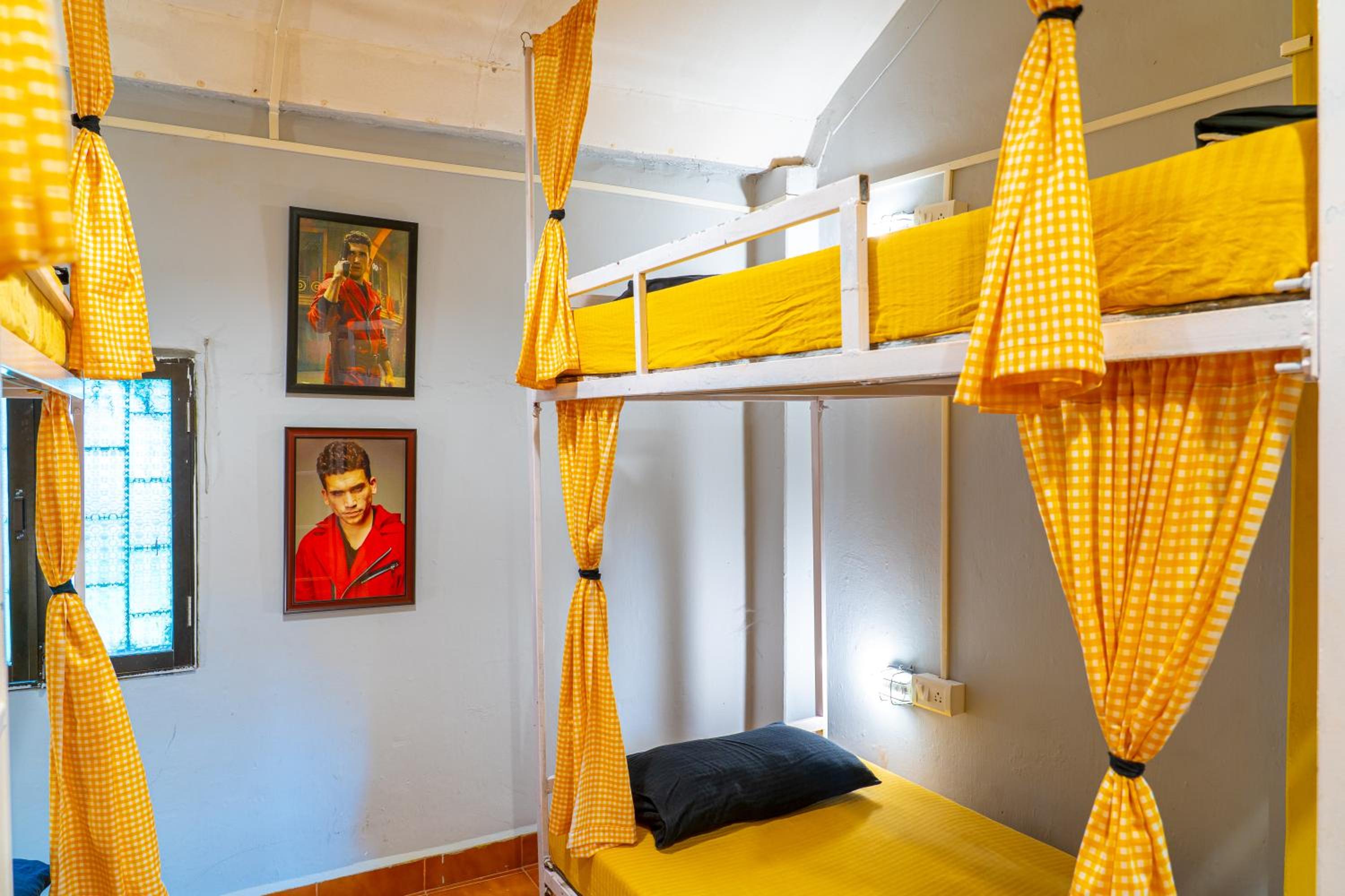 Bed in 6-Bed Mixed Dormitory Room photo 2