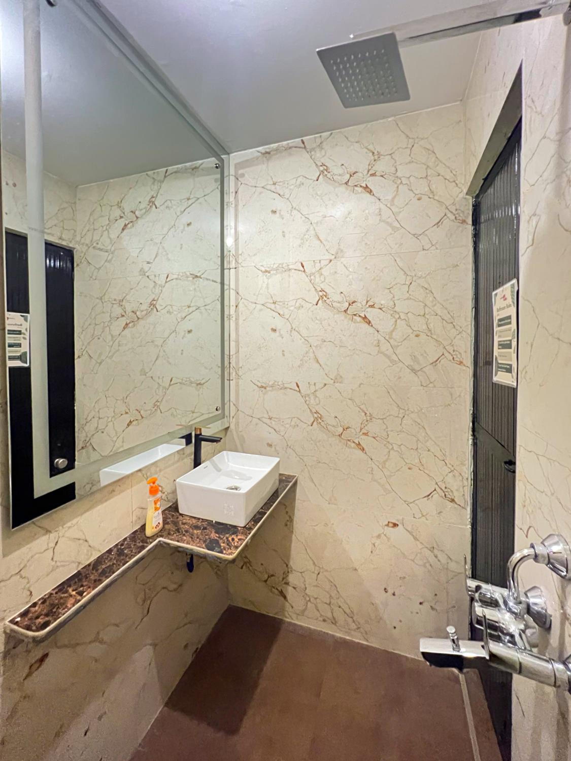 Double Room with Private Bathroom photo 2