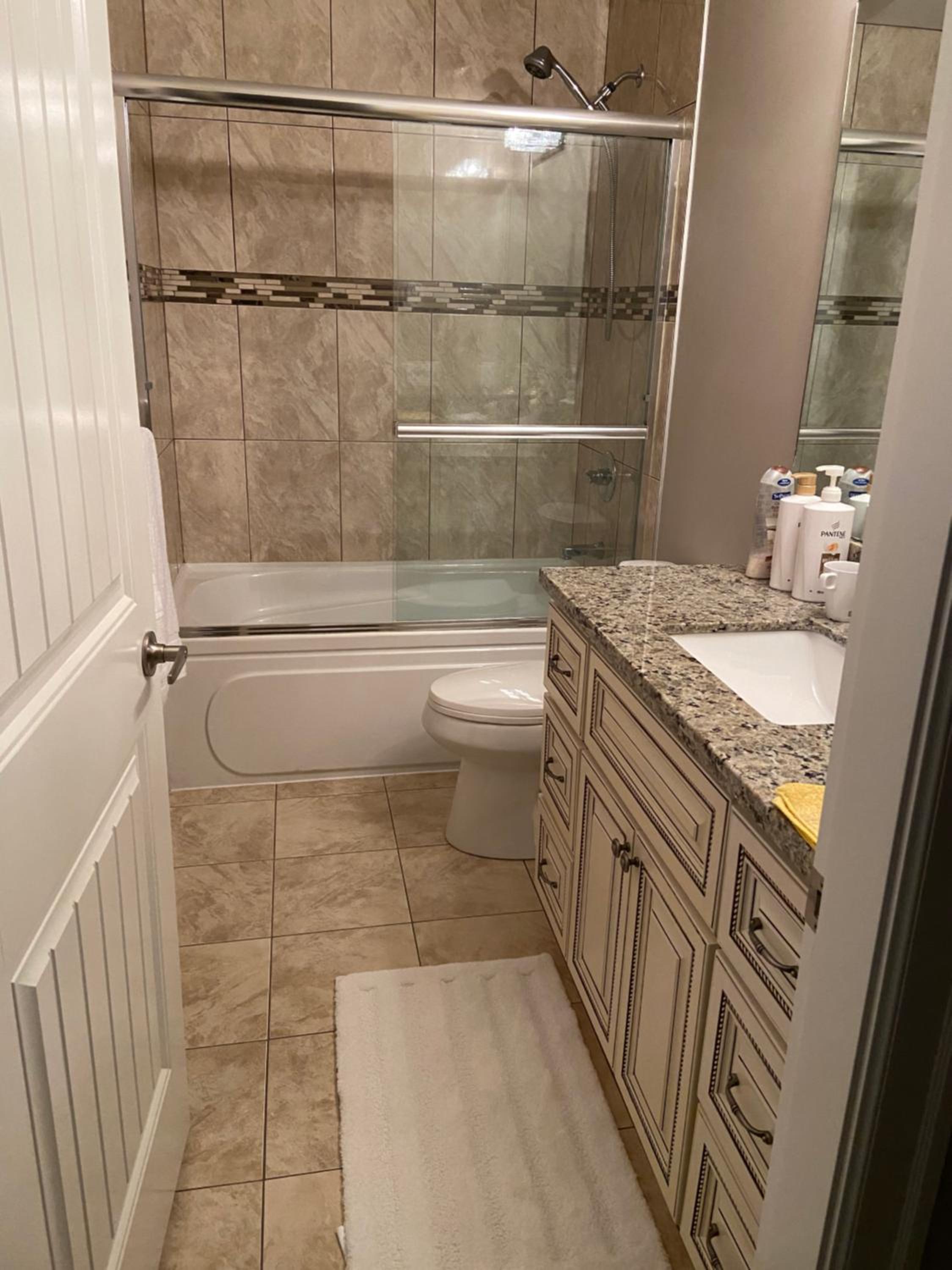 Double Room with Private Bathroom - Photo 23