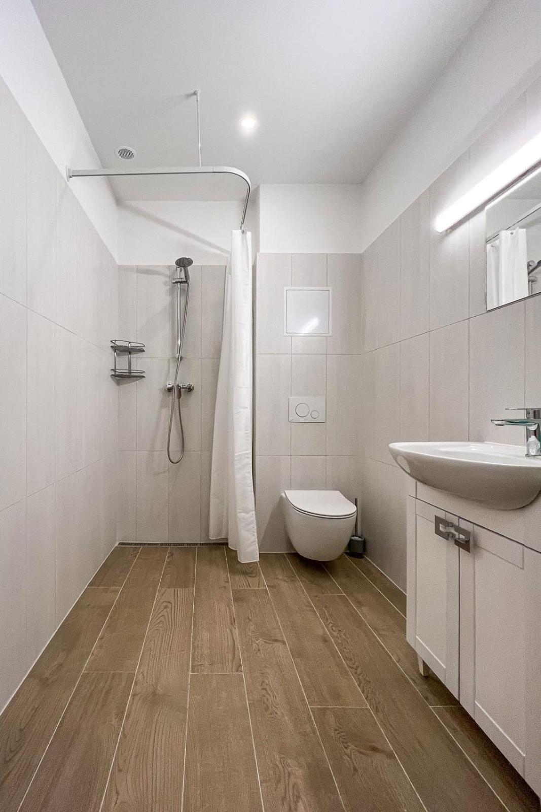 Deluxe Quadruple Room - Photo 4
