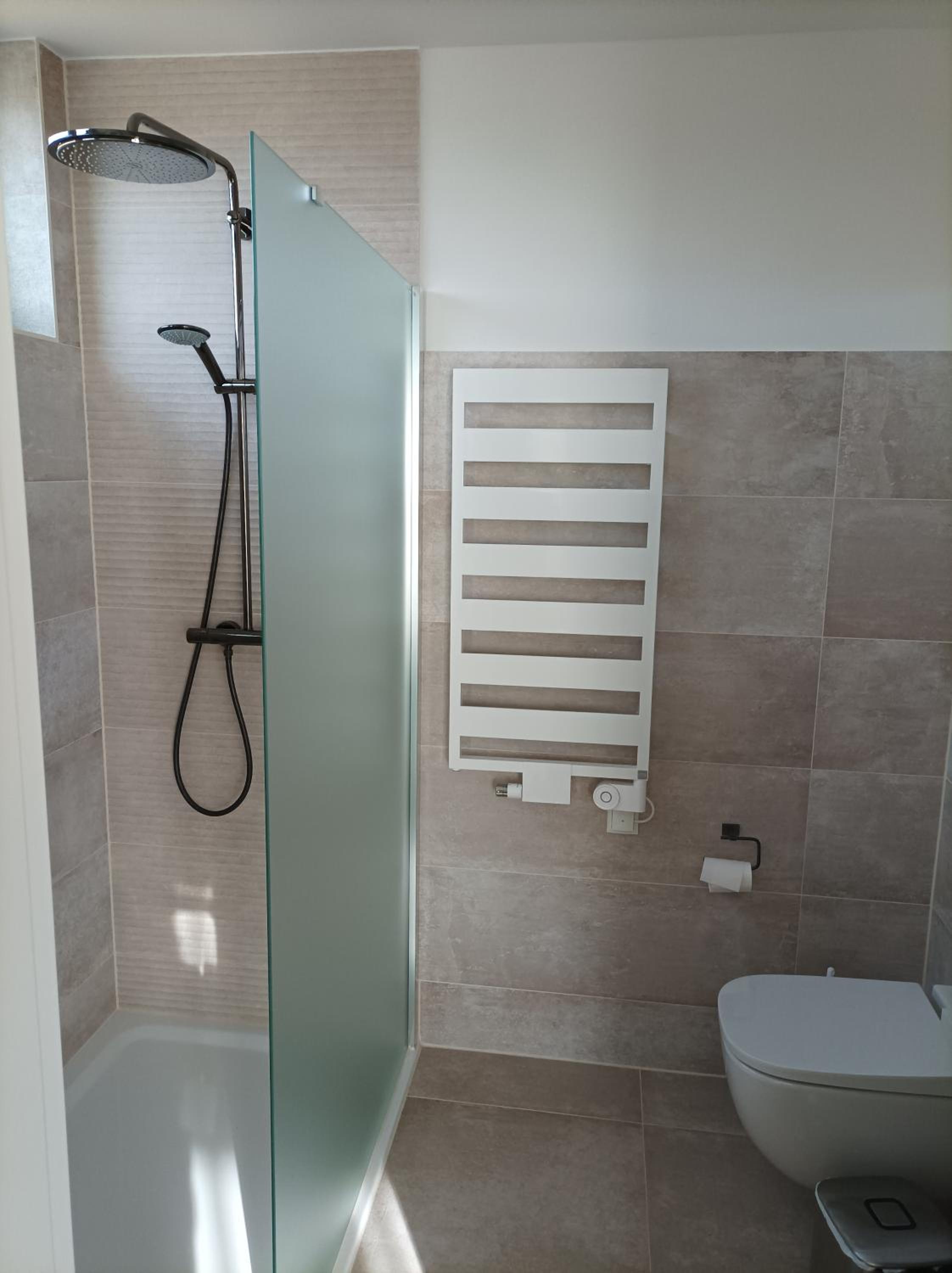 Two-Bedroom Holiday Home with Sauna and Lake View photo 2