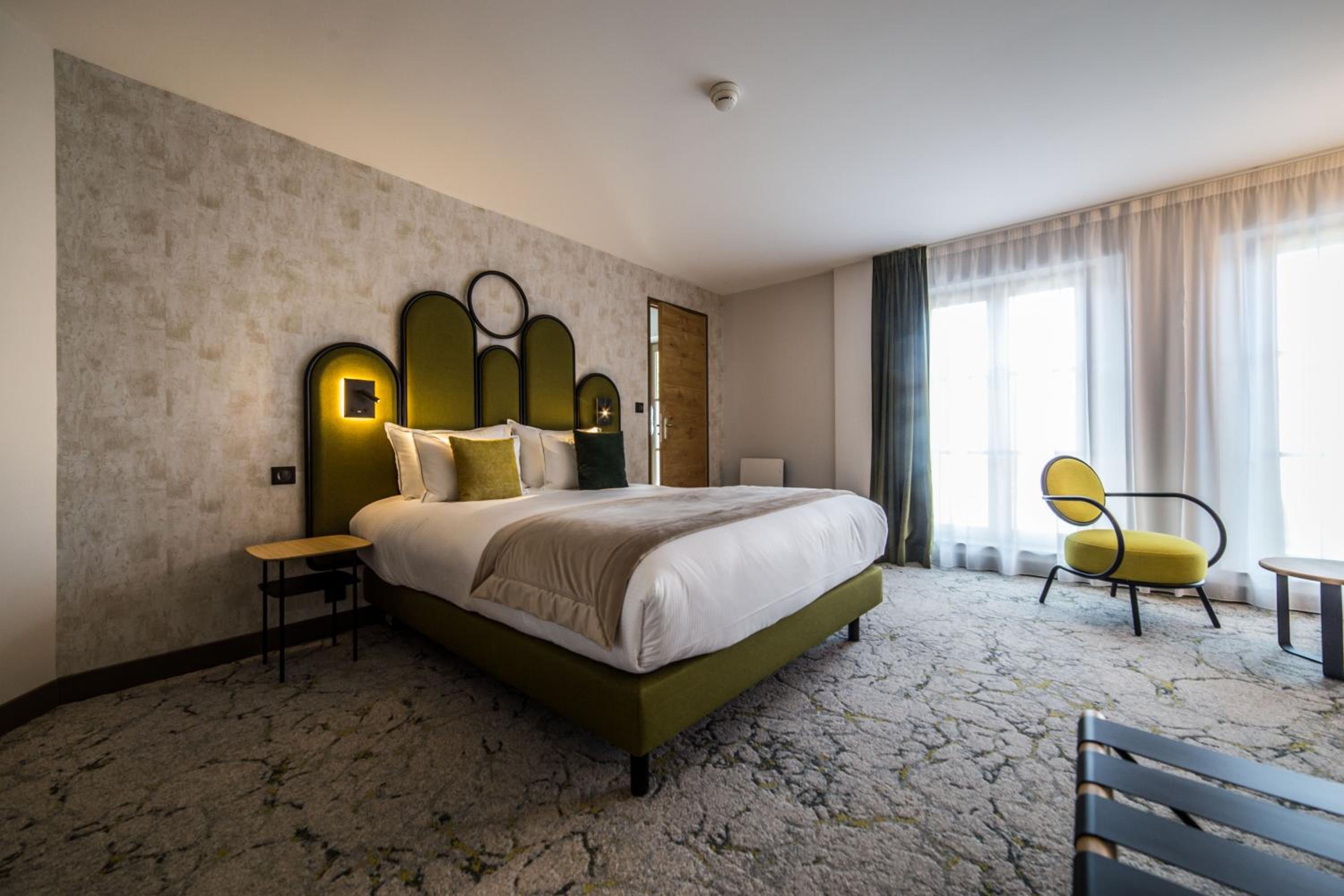 Junior Queen Suite - Photo 15