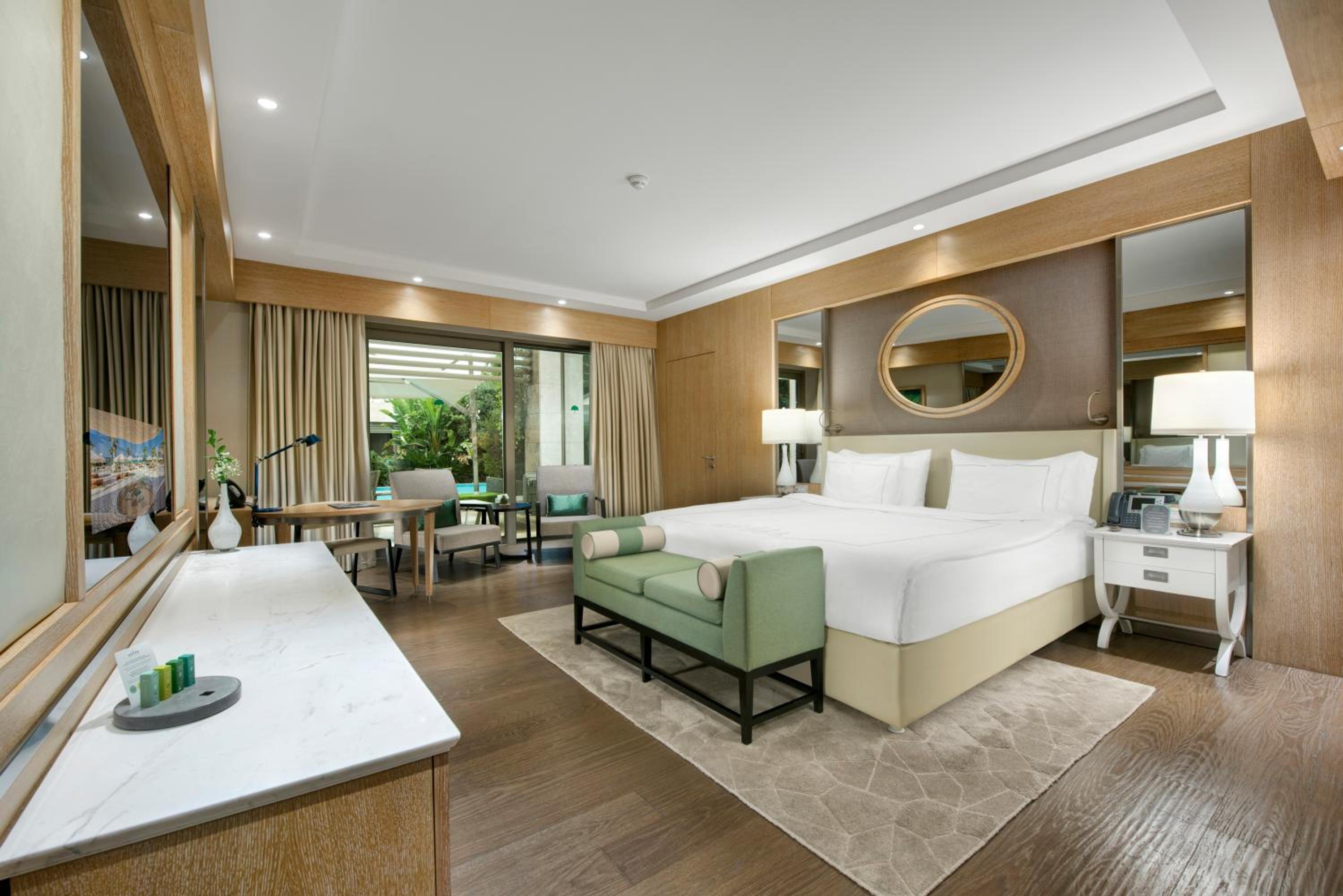 Pearl Pool Room
