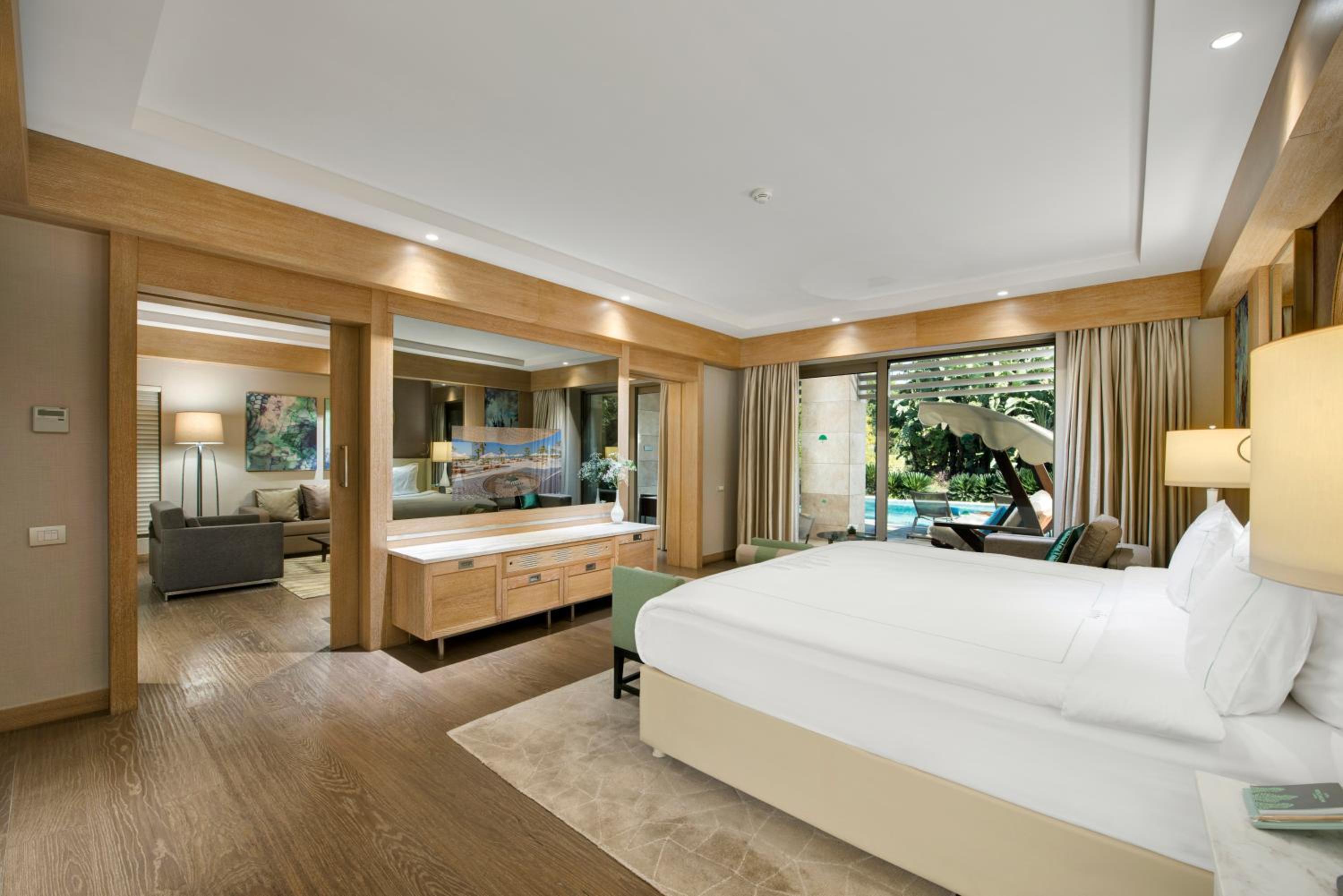 Pearl Pool Suite