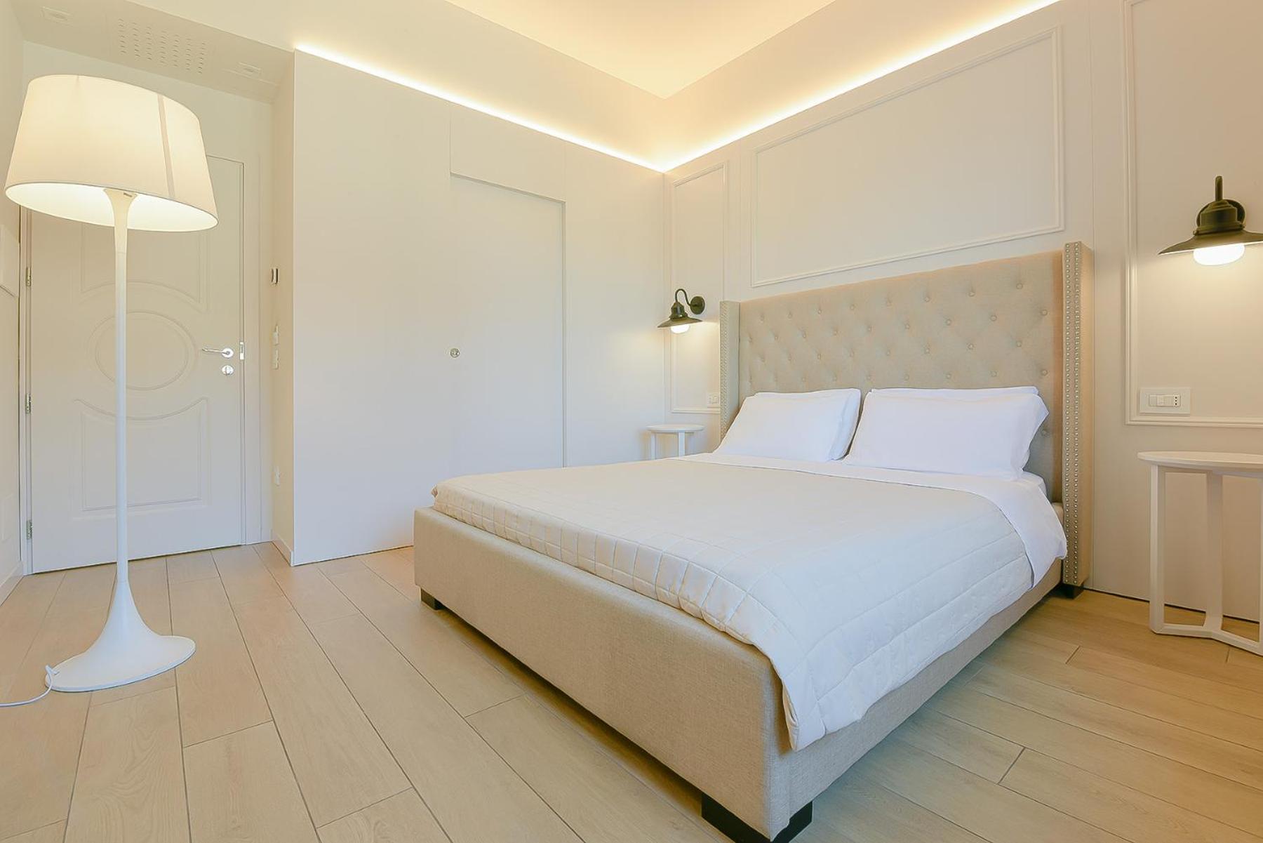 Deluxe Double Room - Photo 10