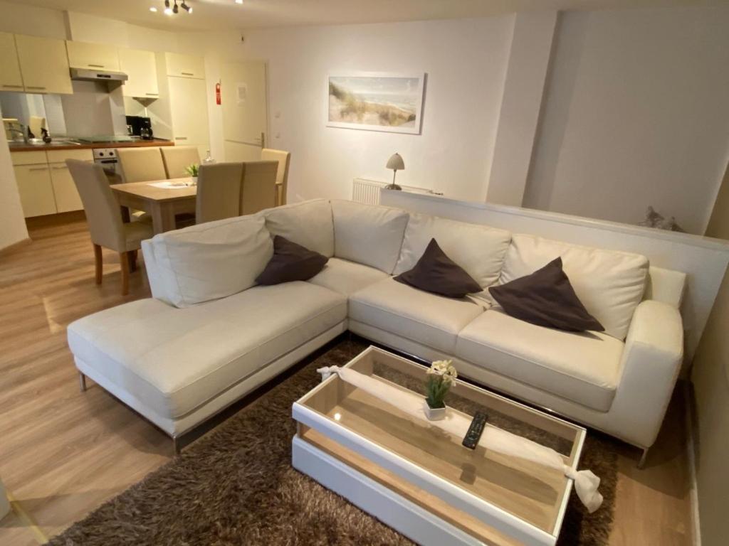 One-Bedroom Apartment - Photo 12