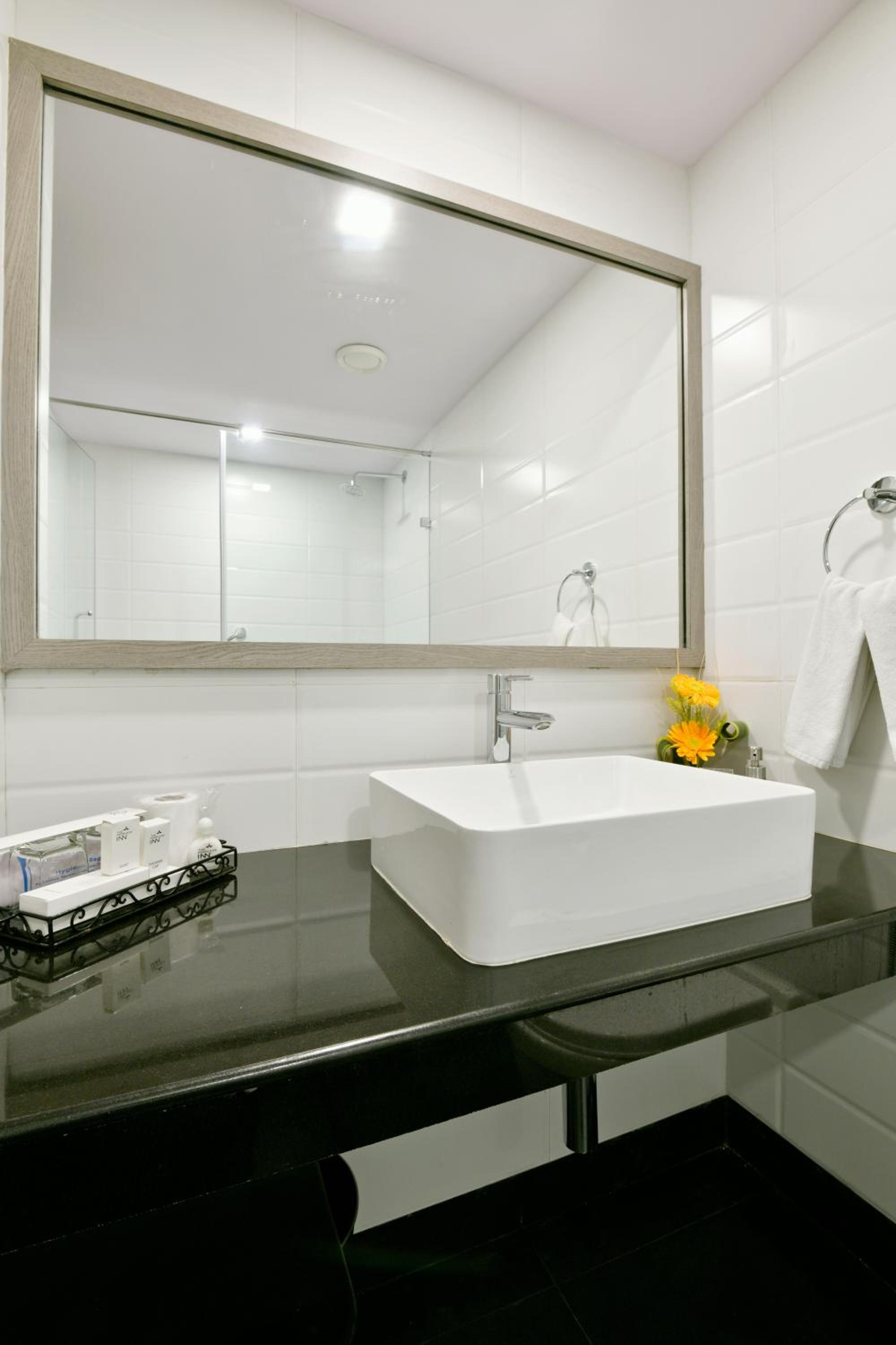 Suite - Photo 2