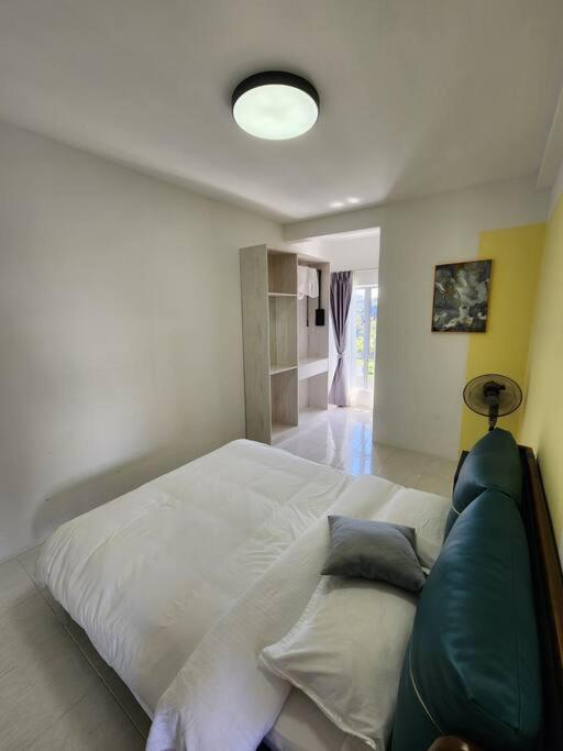 Three-Bedroom Apartment photo 2