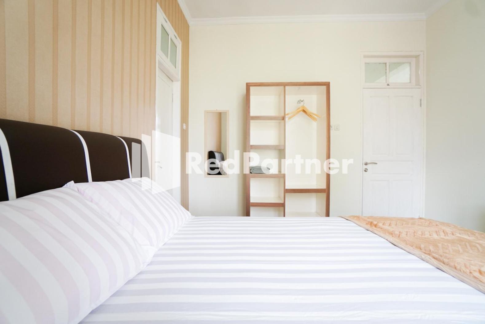Deluxe Room - Photo 9