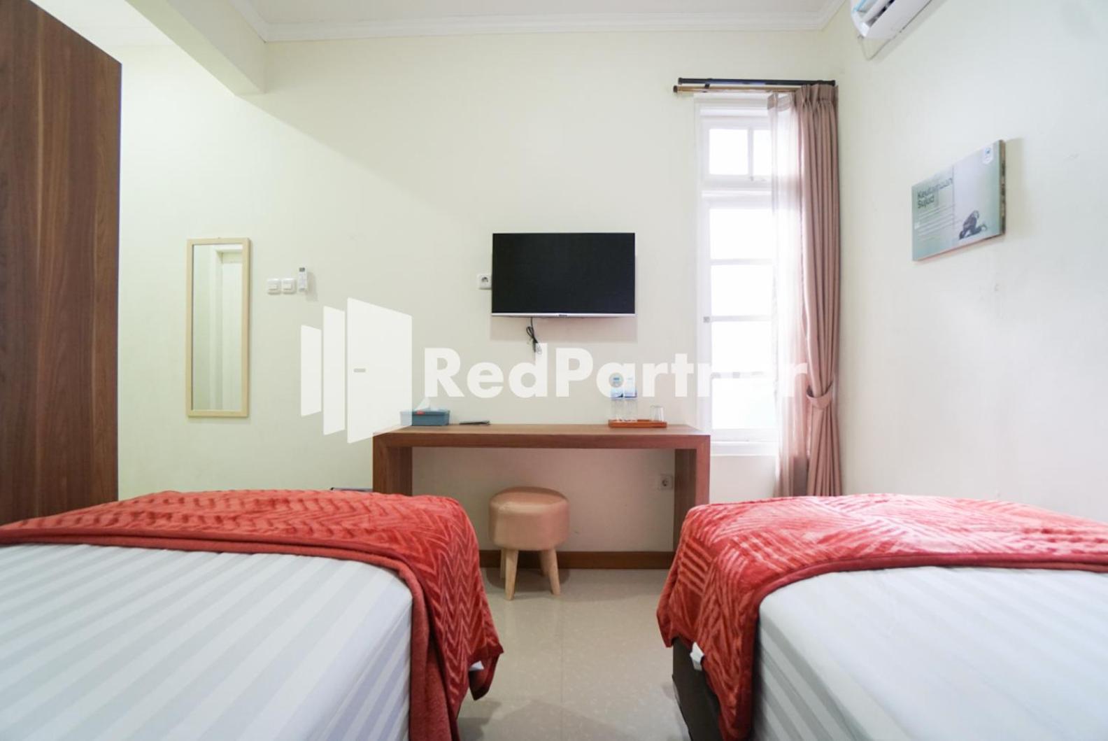 Deluxe Twin Room - Photo 3