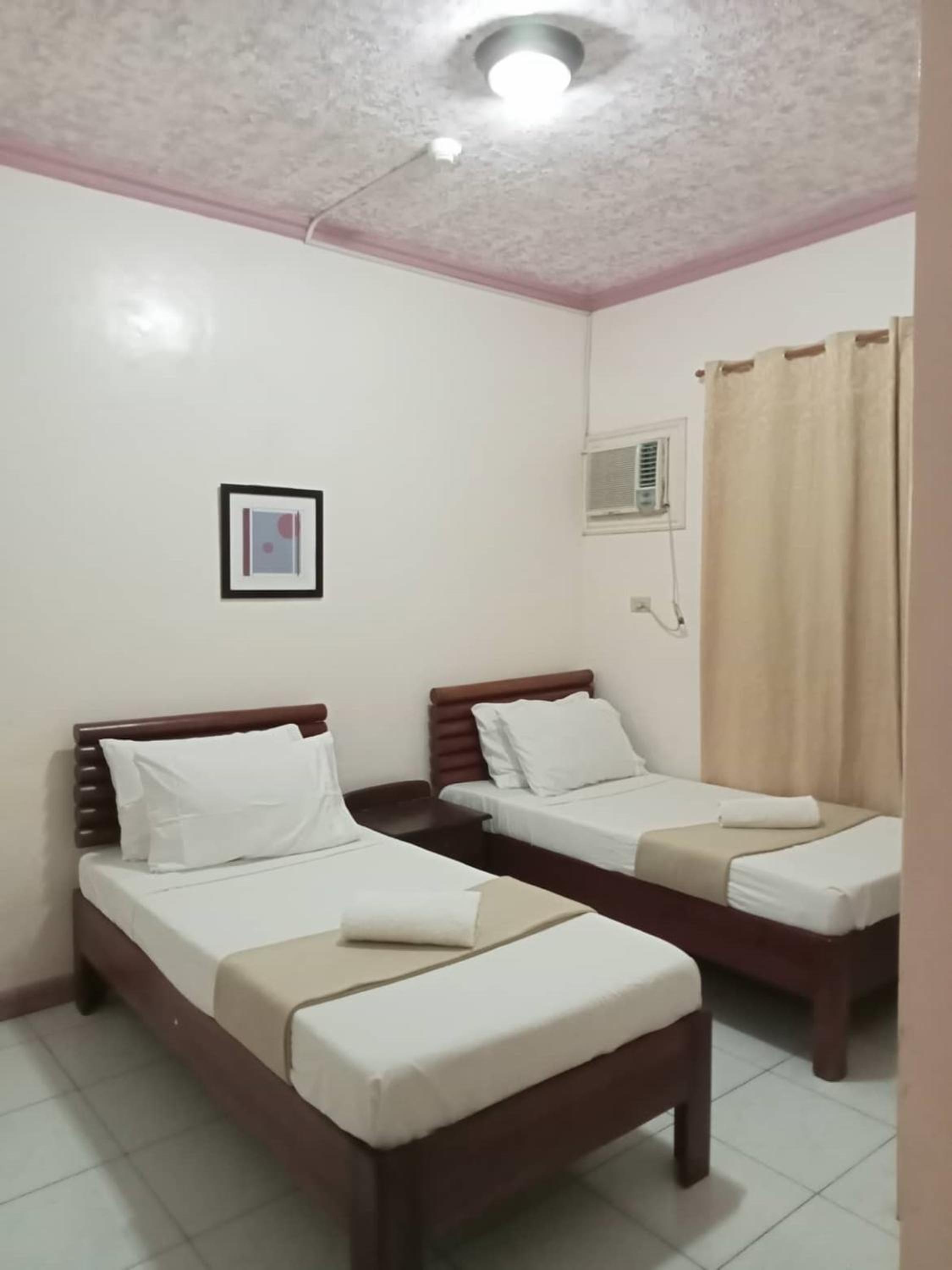 Twin Room - Photo 2