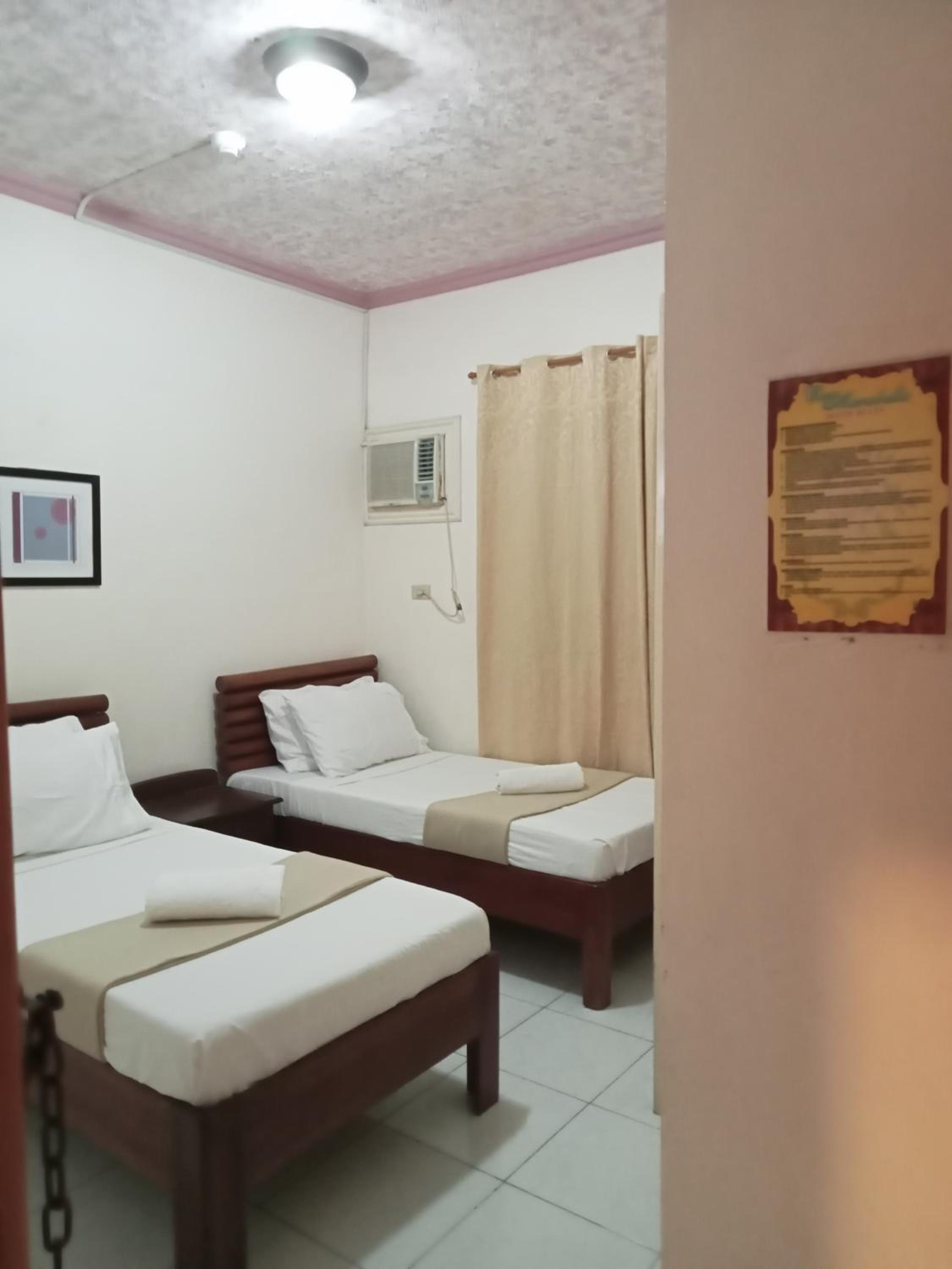 Twin Room - Photo 3