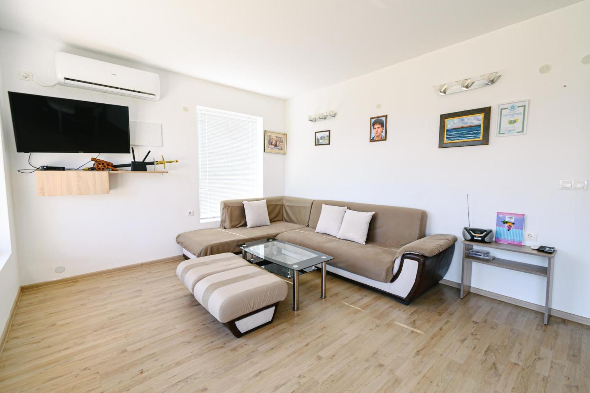 Three-Bedroom Villa - Photo 18
