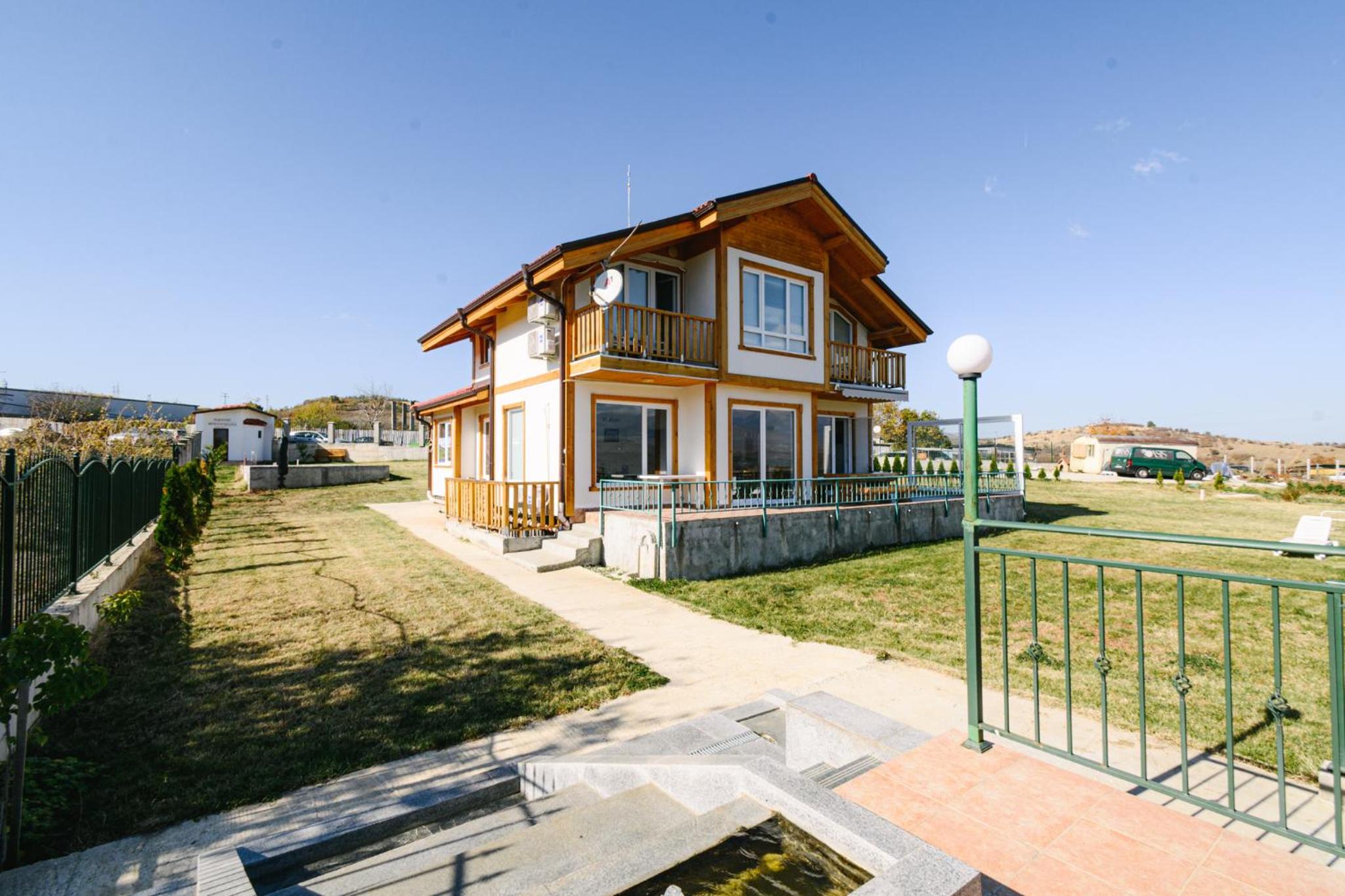 Three-Bedroom Villa - Photo 14