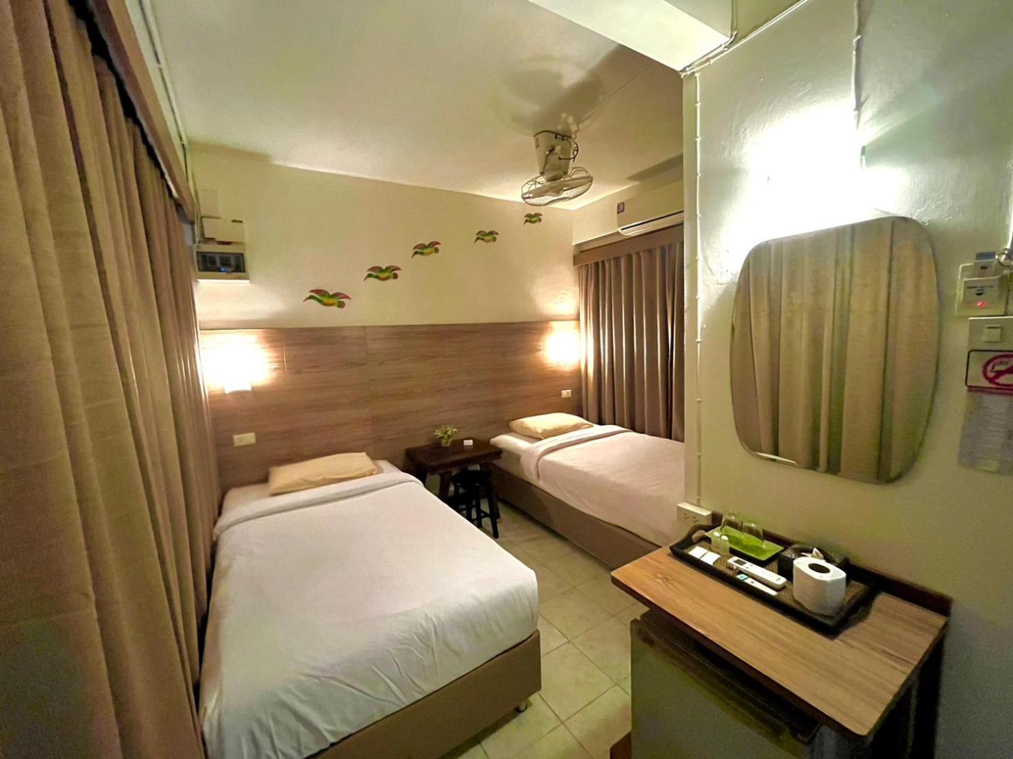 Twin Room with Private Bathroom - Photo 3