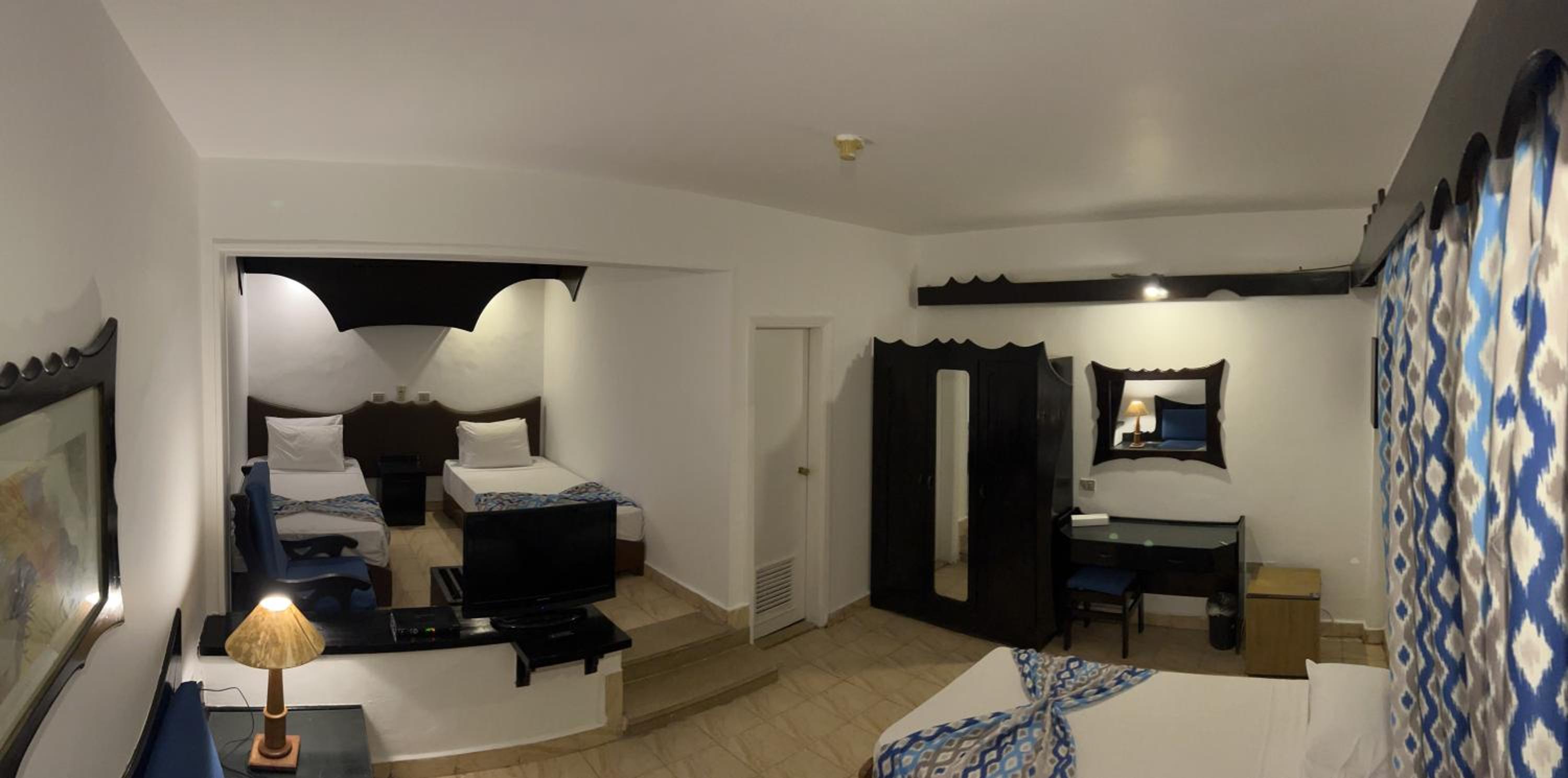 Deluxe Double or Twin Room with Pool Access photo 1