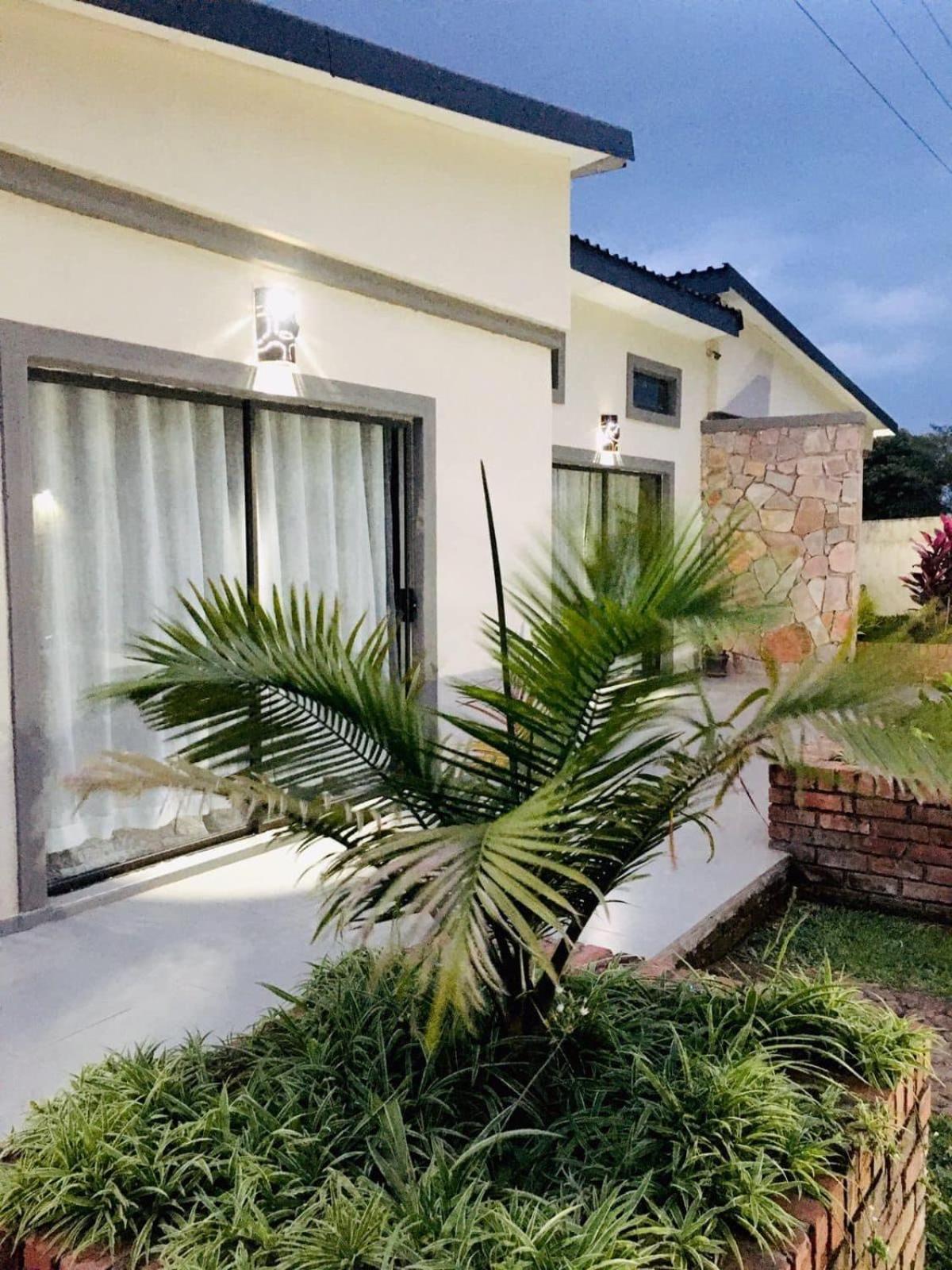 Deluxe Two-Bedroom Apartment with Garden View photo 2