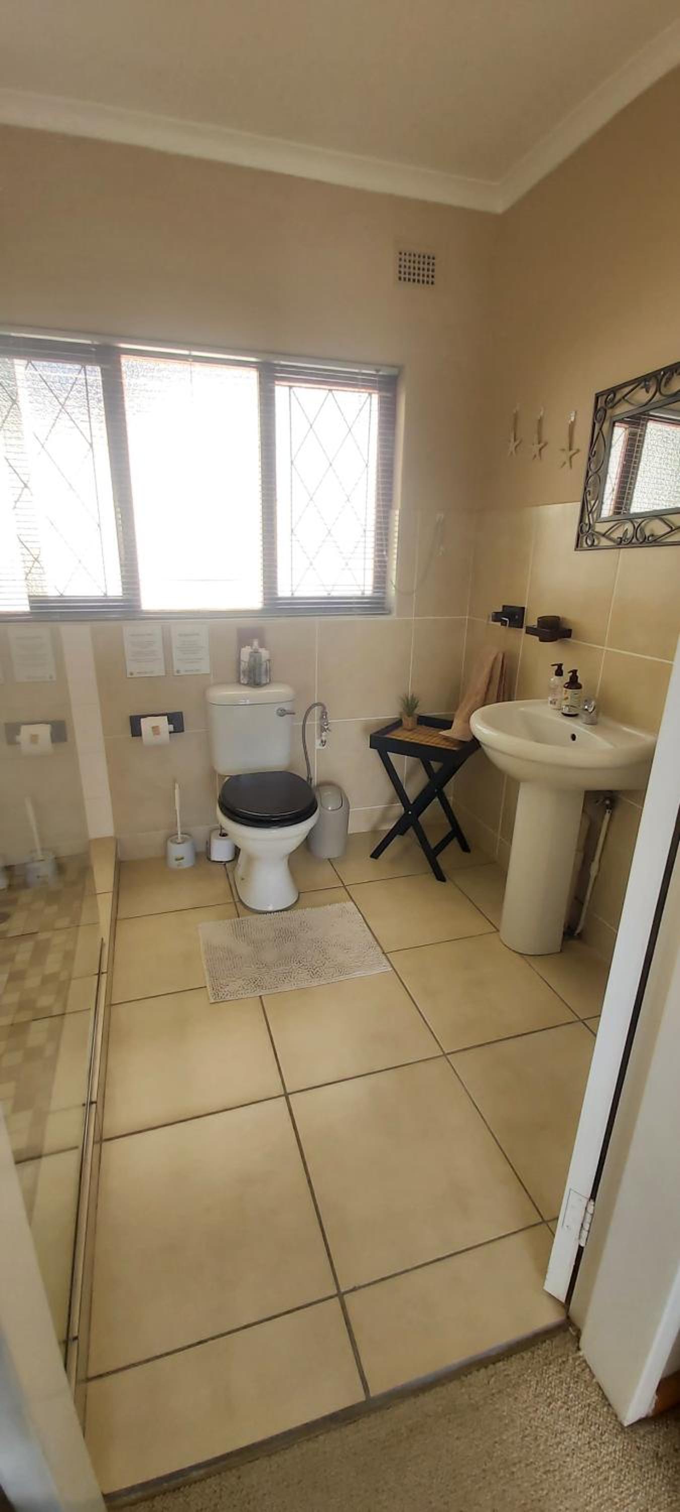 Queen Room with Pool View photo 3
