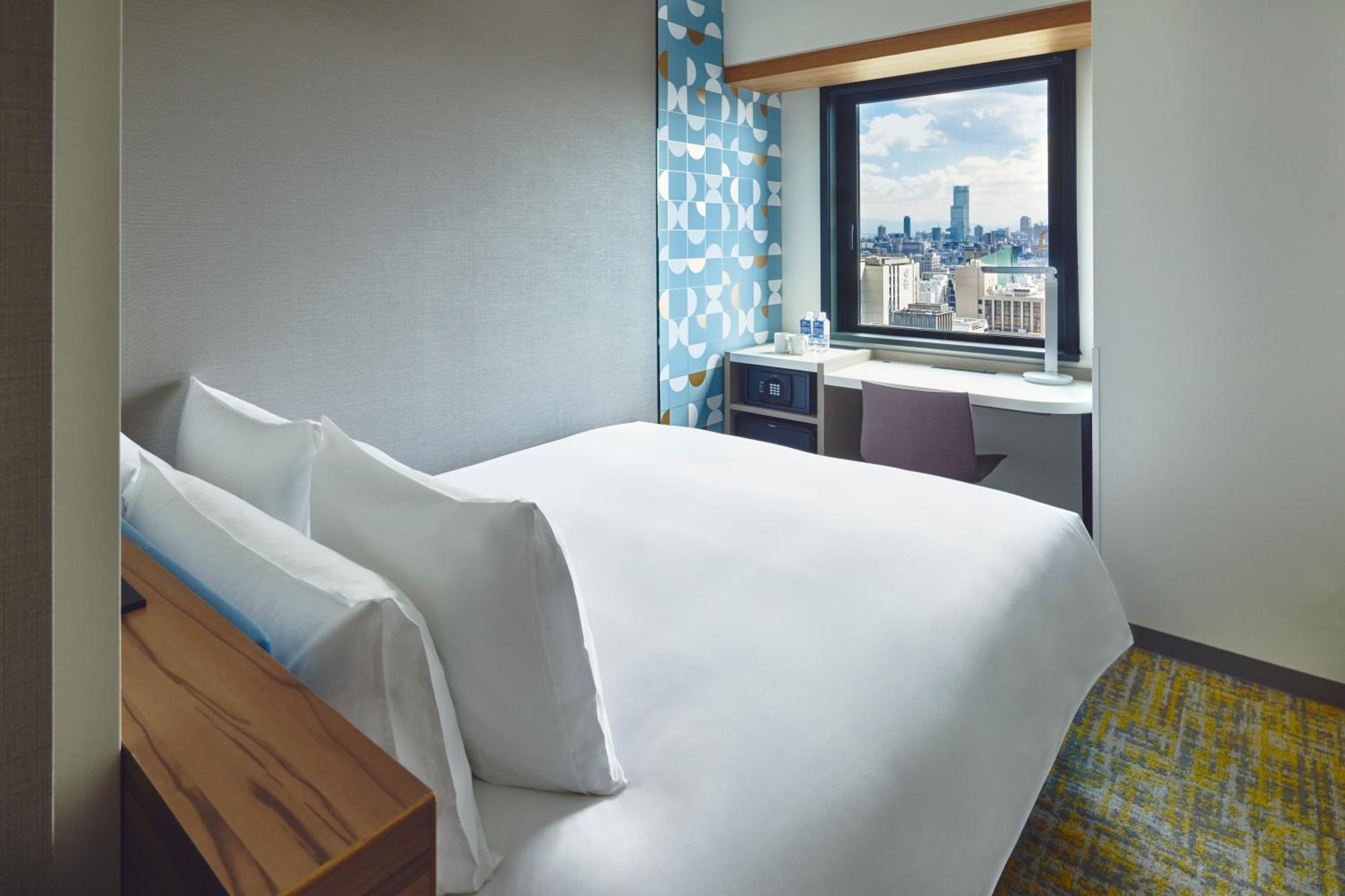 Corner King Room with Free Breakfast - High Floor photo 1