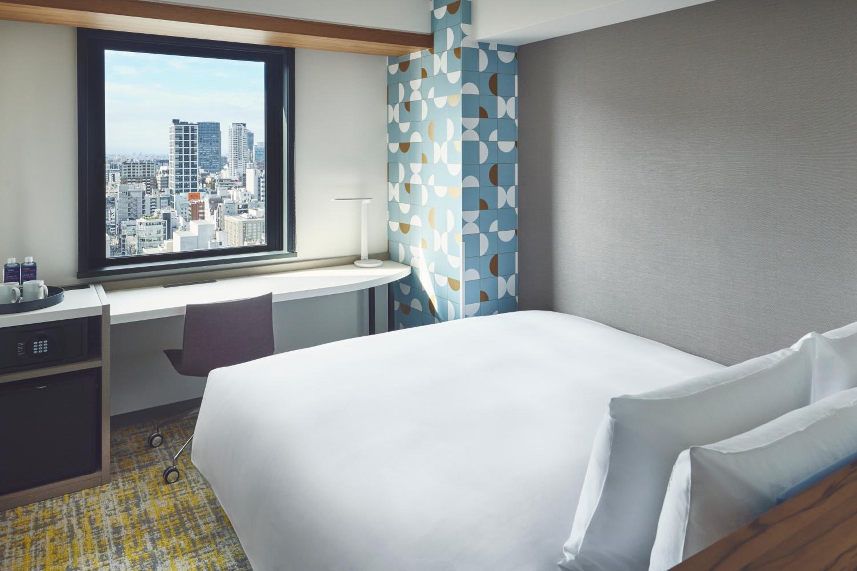Queen Room with City View - High Floor/Free Breakfast photo 1