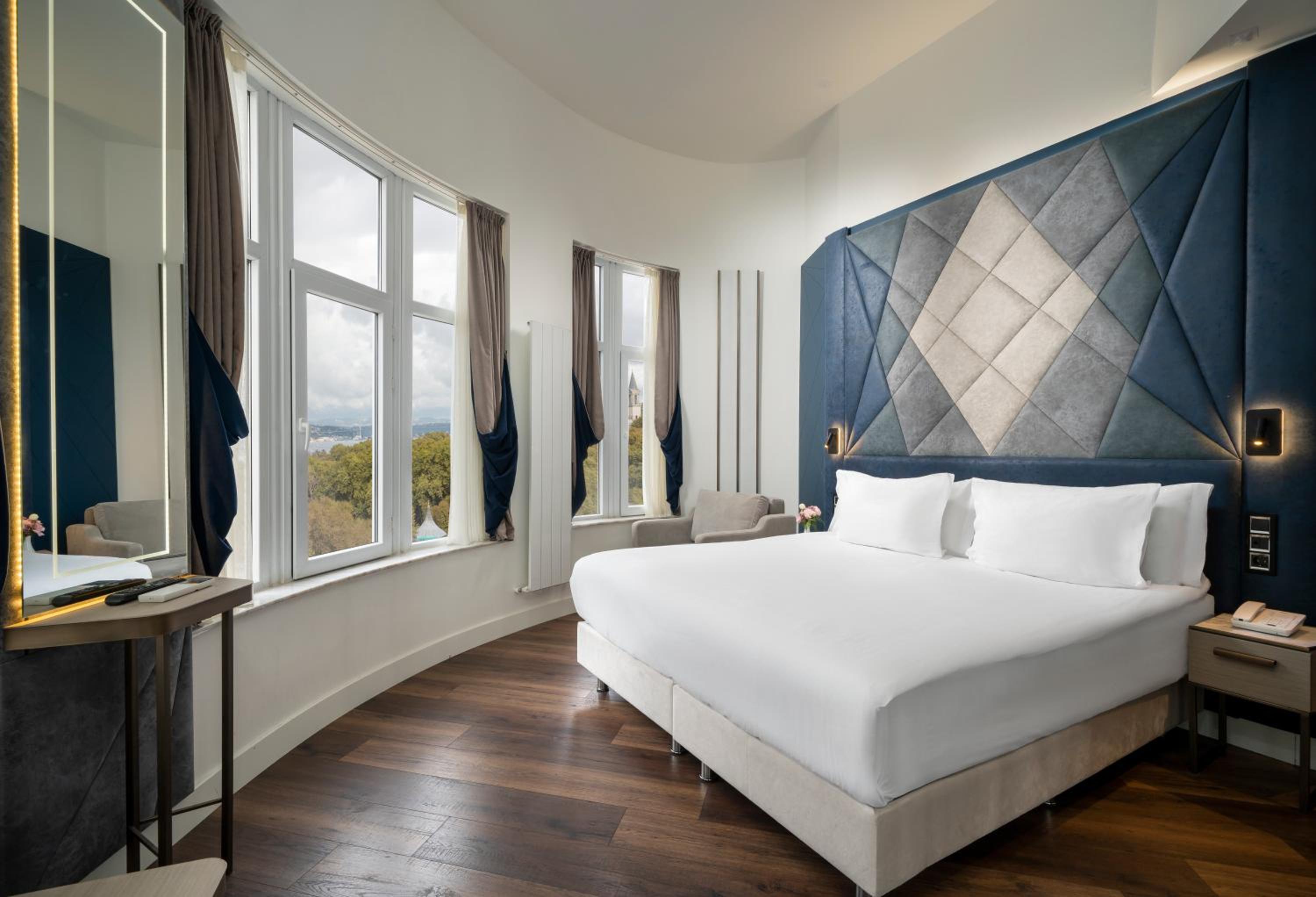 Deluxe Room with Sea View photo 1
