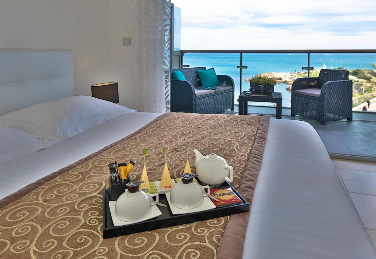 Mediterranean Apartment with Terrace Sea View - Photo 1