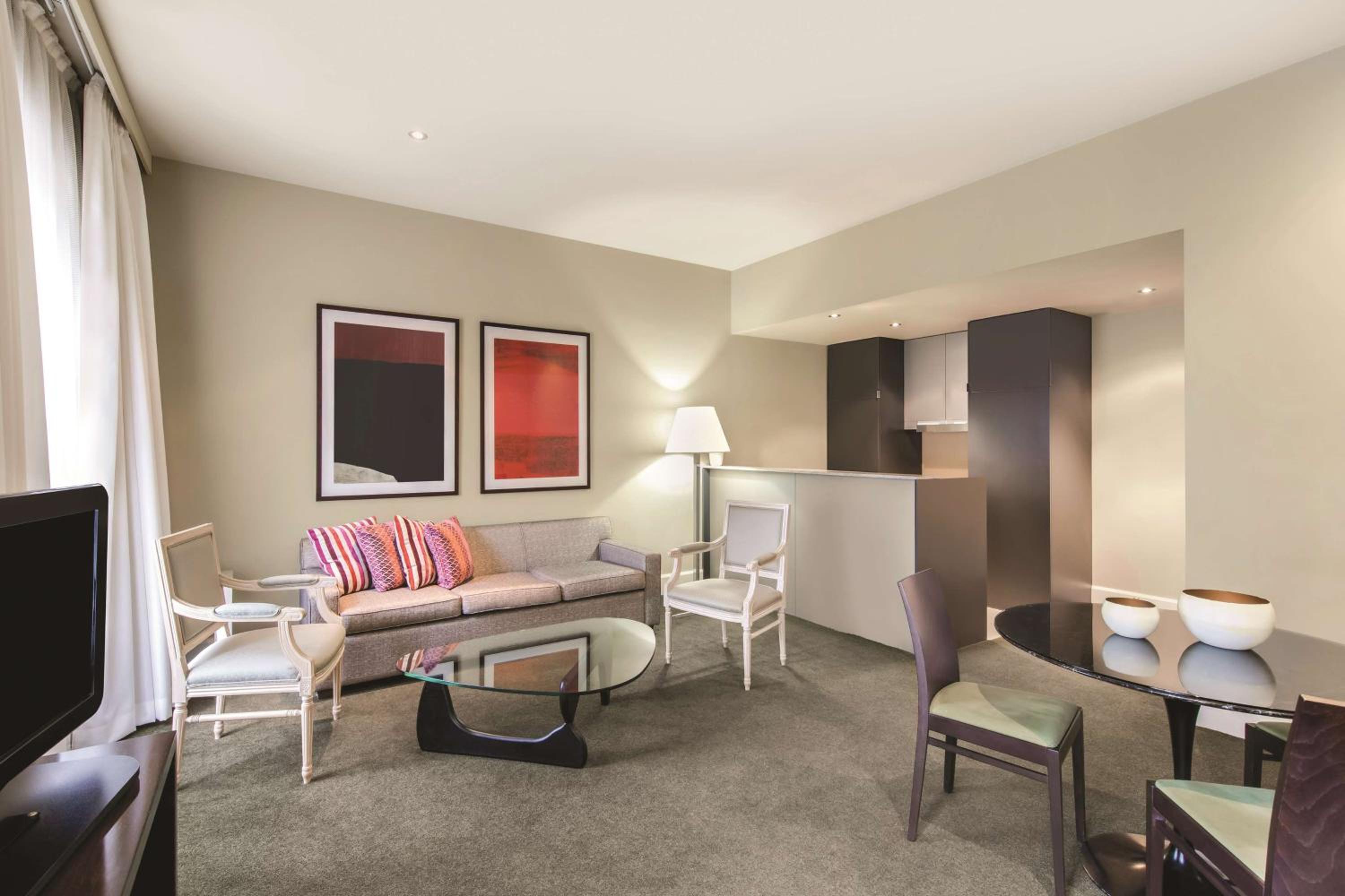 Premier Grand One-Bedroom Apartment - Photo 4