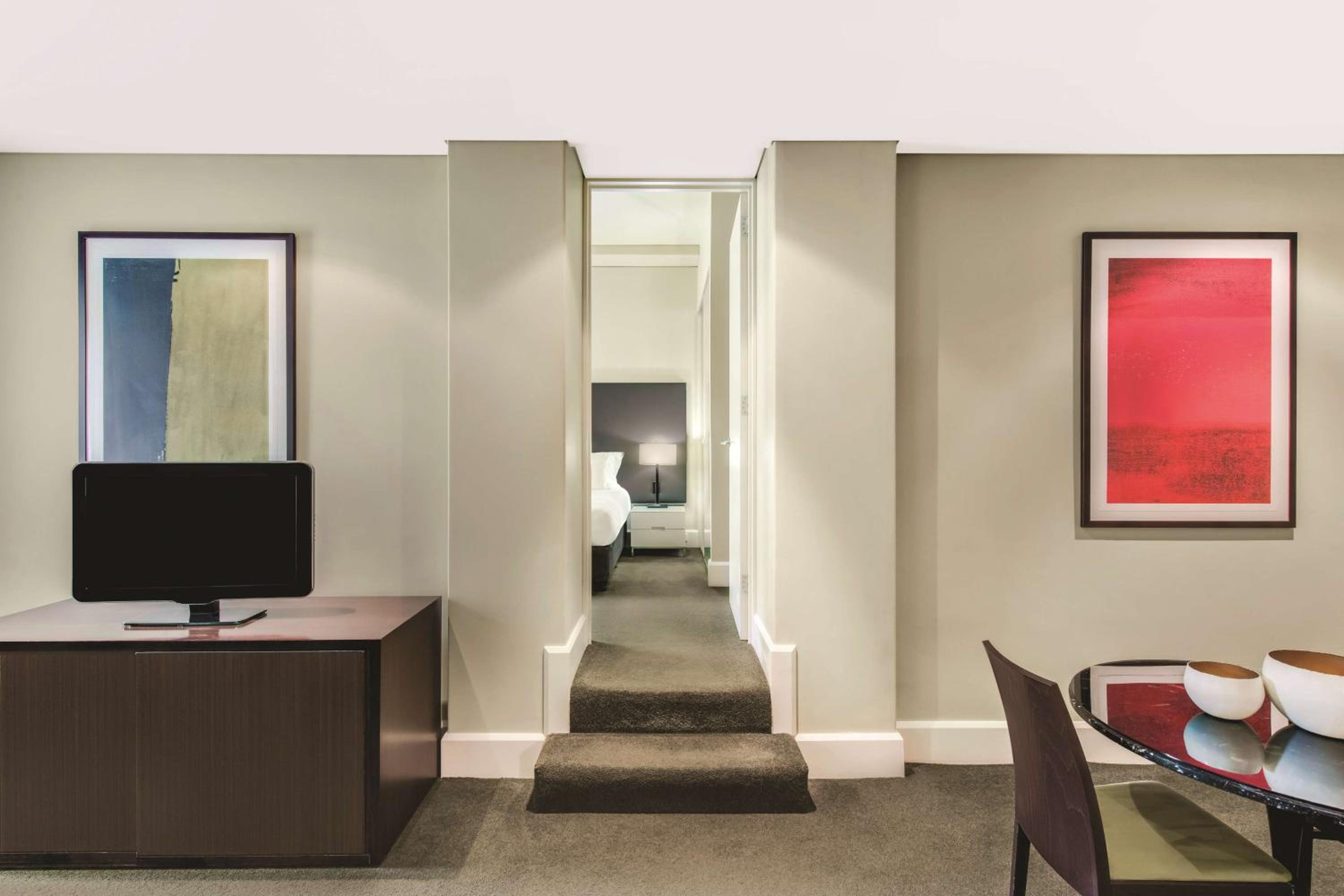 Premier One-Bedroom Apartment - Photo 4