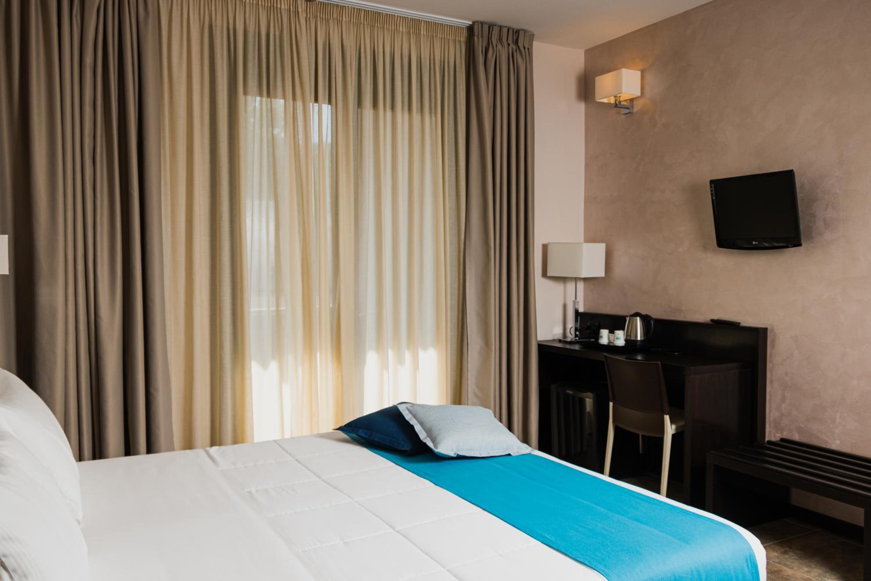 Standard Double Room - Photo 1