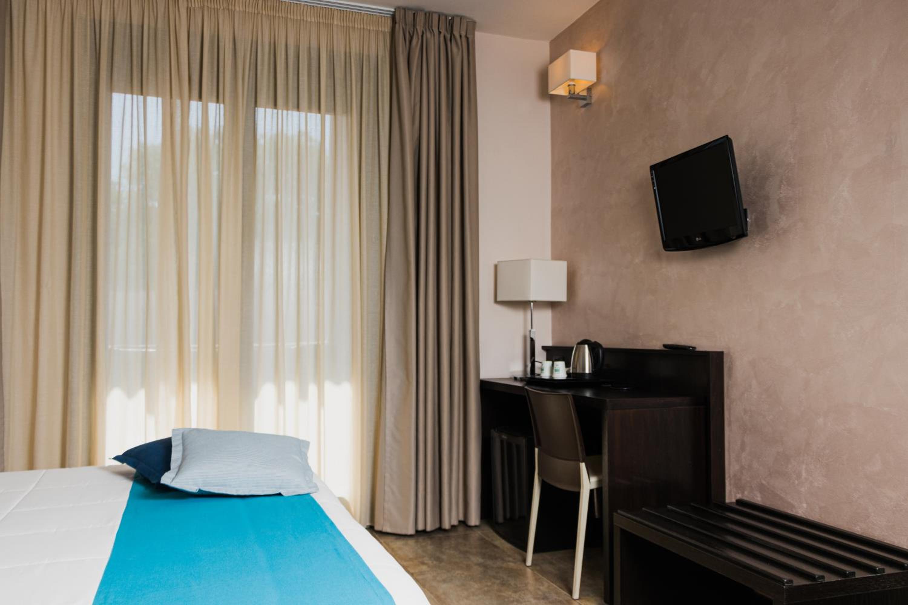 Standard Double Room - Photo 4