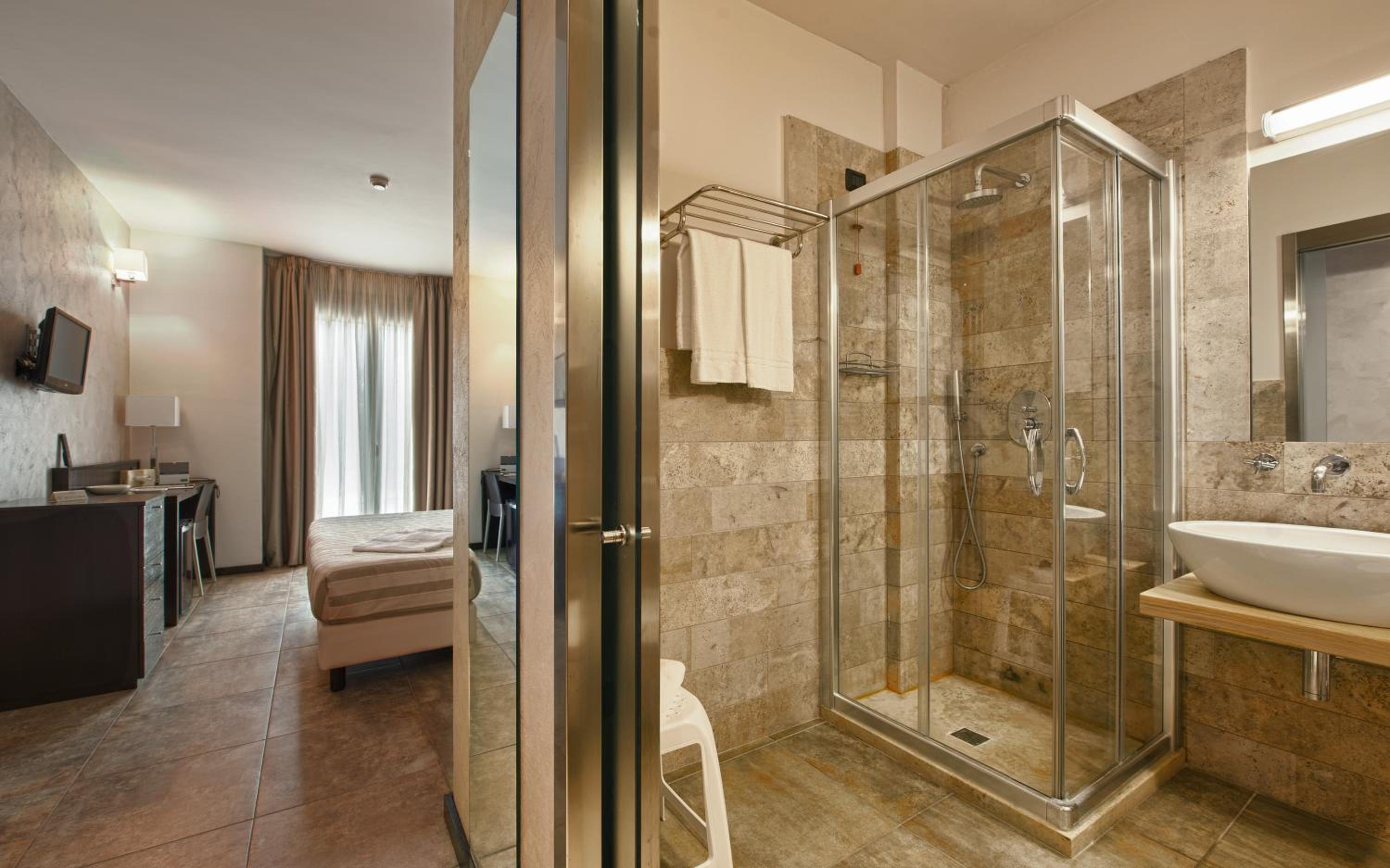 Standard Double Room - Photo 6