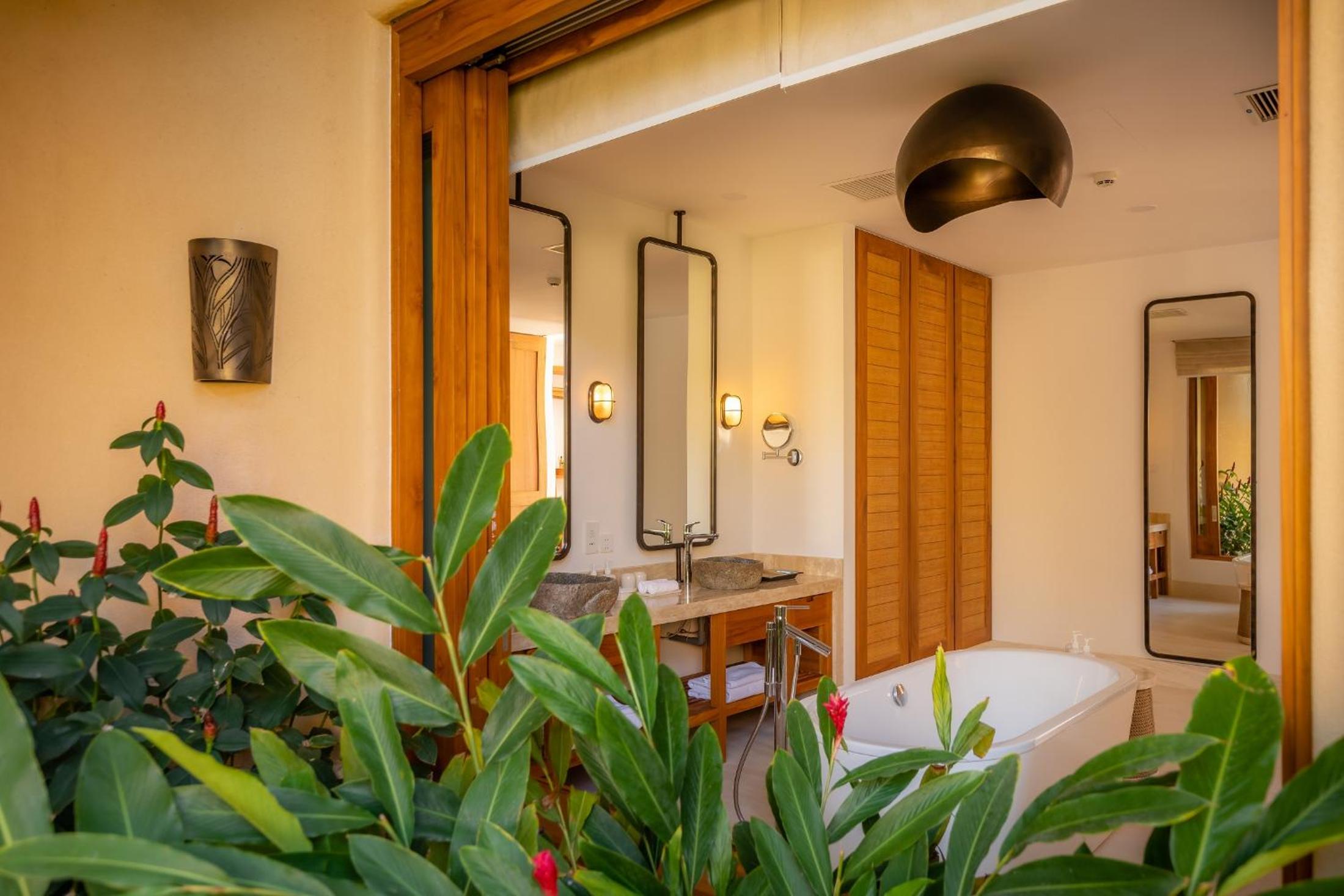One-Bedroom Pool Villa with King Bed - Photo 5