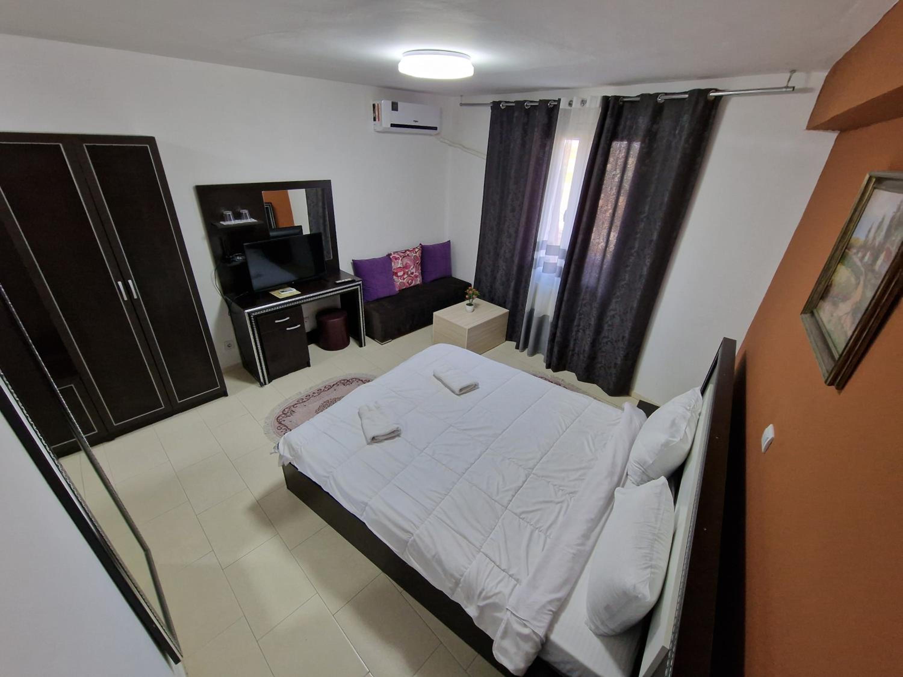 Double Room with Private Bathroom photo 2